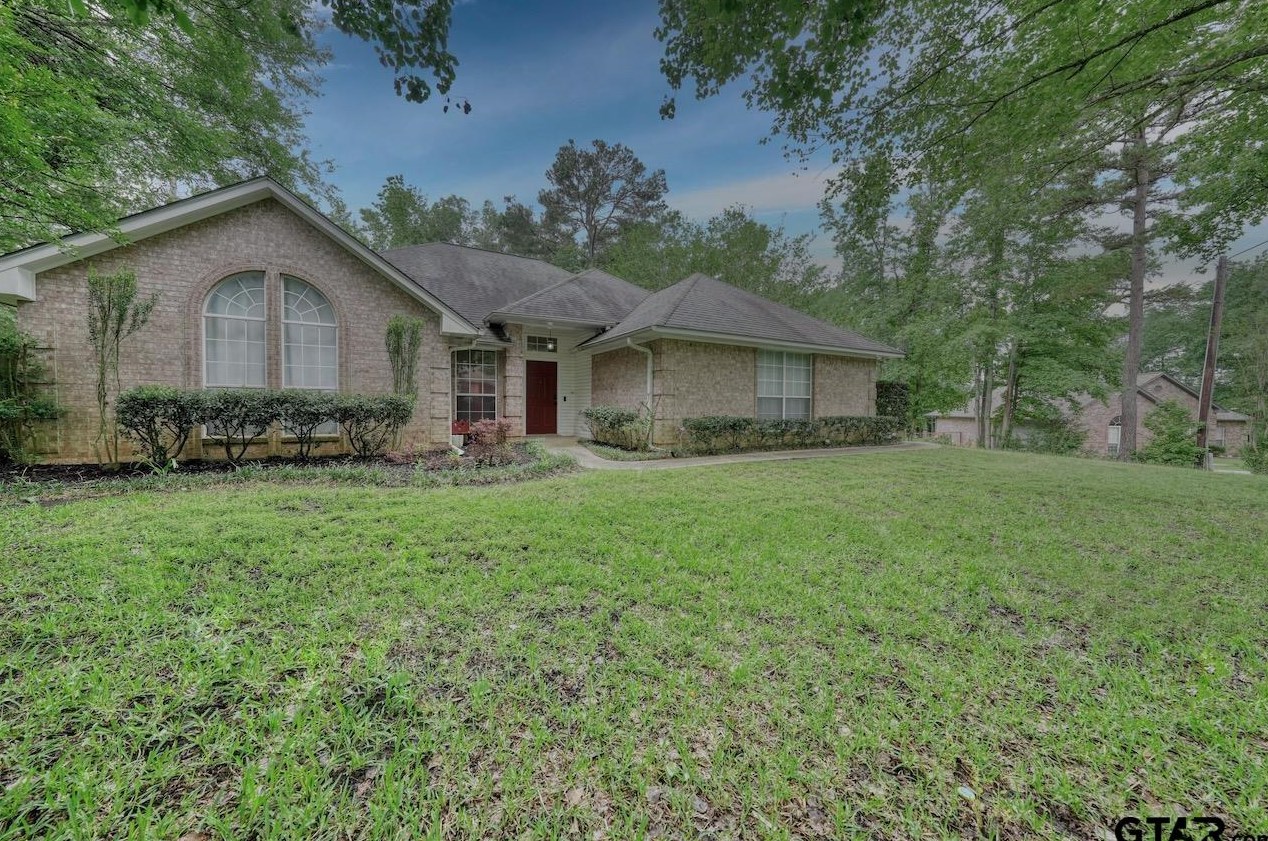 13931 Redwood Cir, Hide A Way, TX 75771