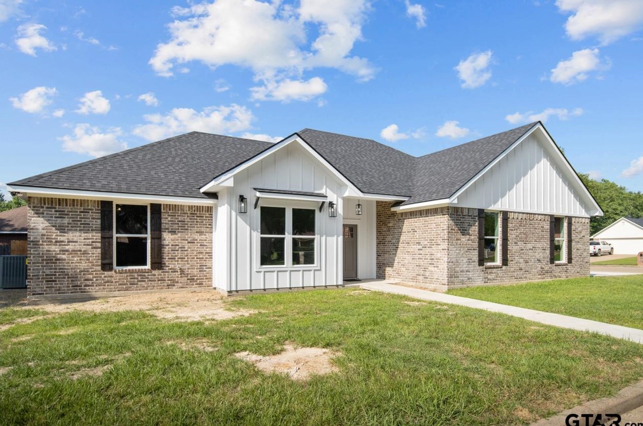 1201 Mary Lee Ln, Mapleton, TX 75835