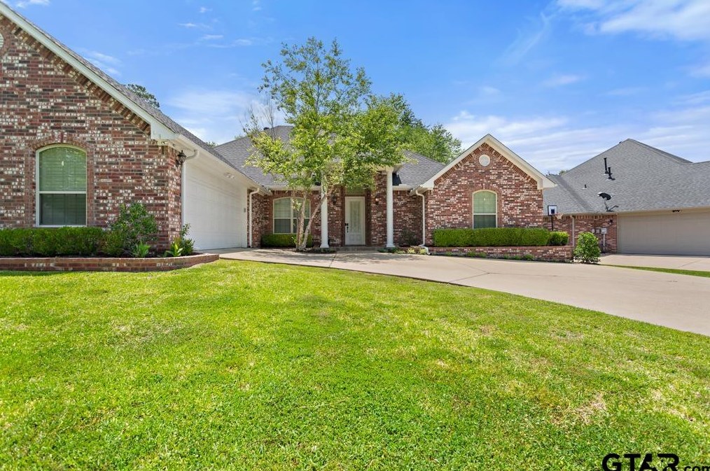 1883 Old Oak Cir, Tyler, TX 75703-7574