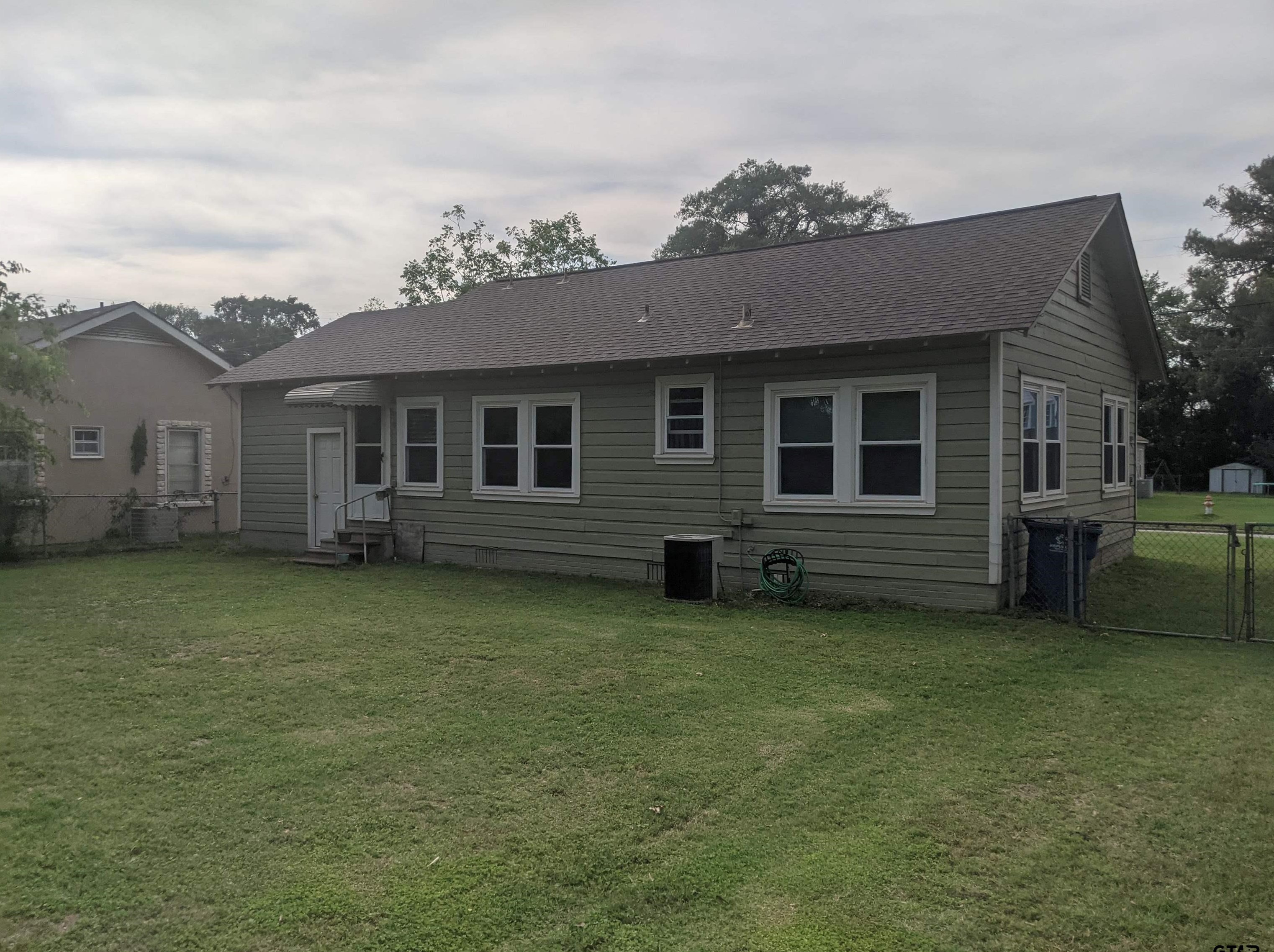 402 Woodlawn St, Henderson, TX 75652-6042