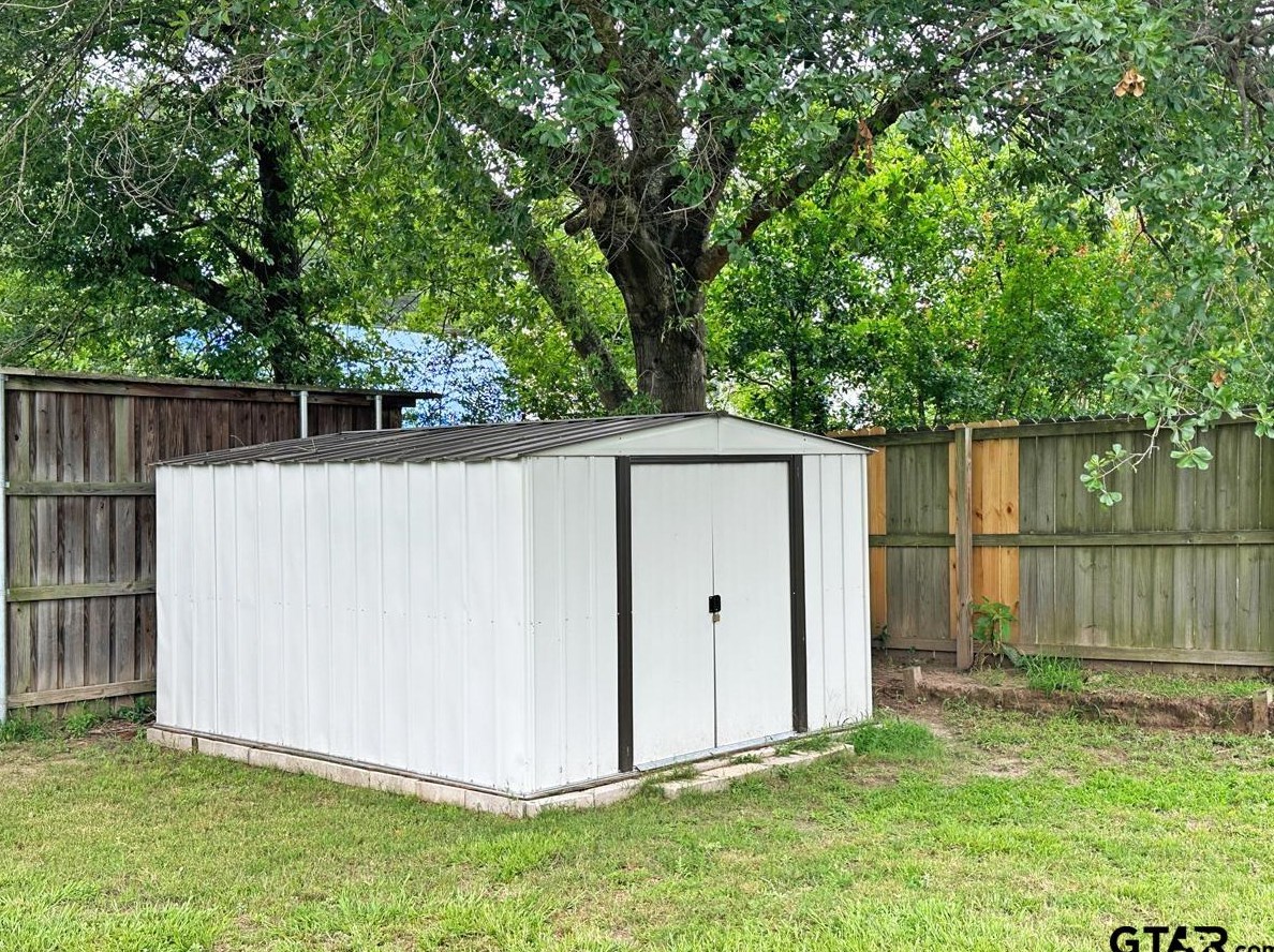 2714 Anita Ln, Tyler TX 75701-7413 exterior