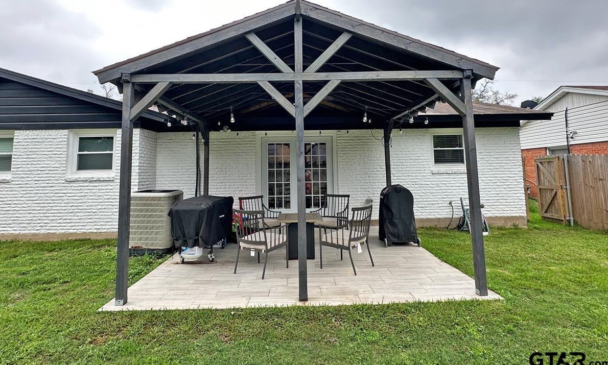 2714 Anita Ln, Tyler TX 75701-7413 exterior