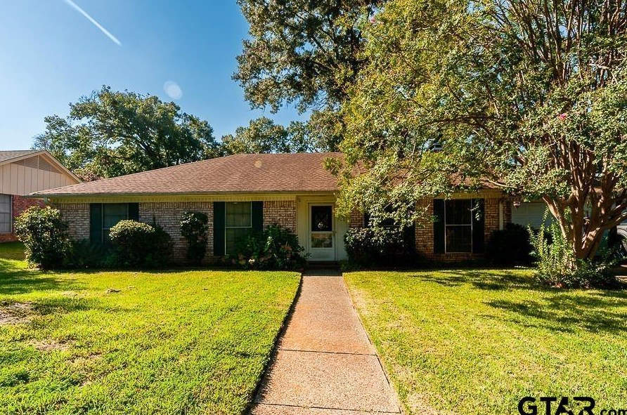 700 Spring Creek Dr, Tyler, TX 75703-3552