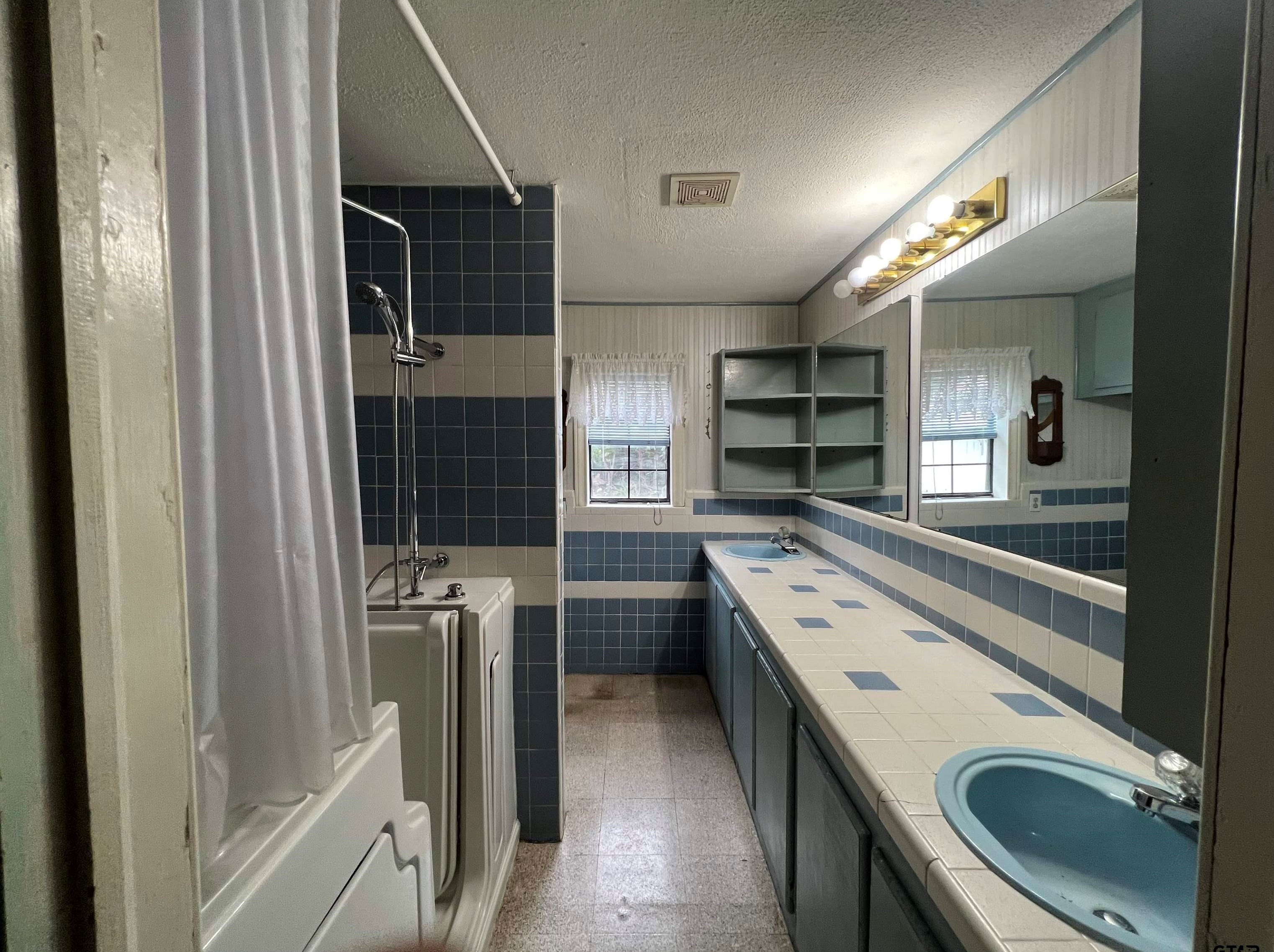 2905 Wilhurt Ave, Dallas TX 75216-6515 exterior