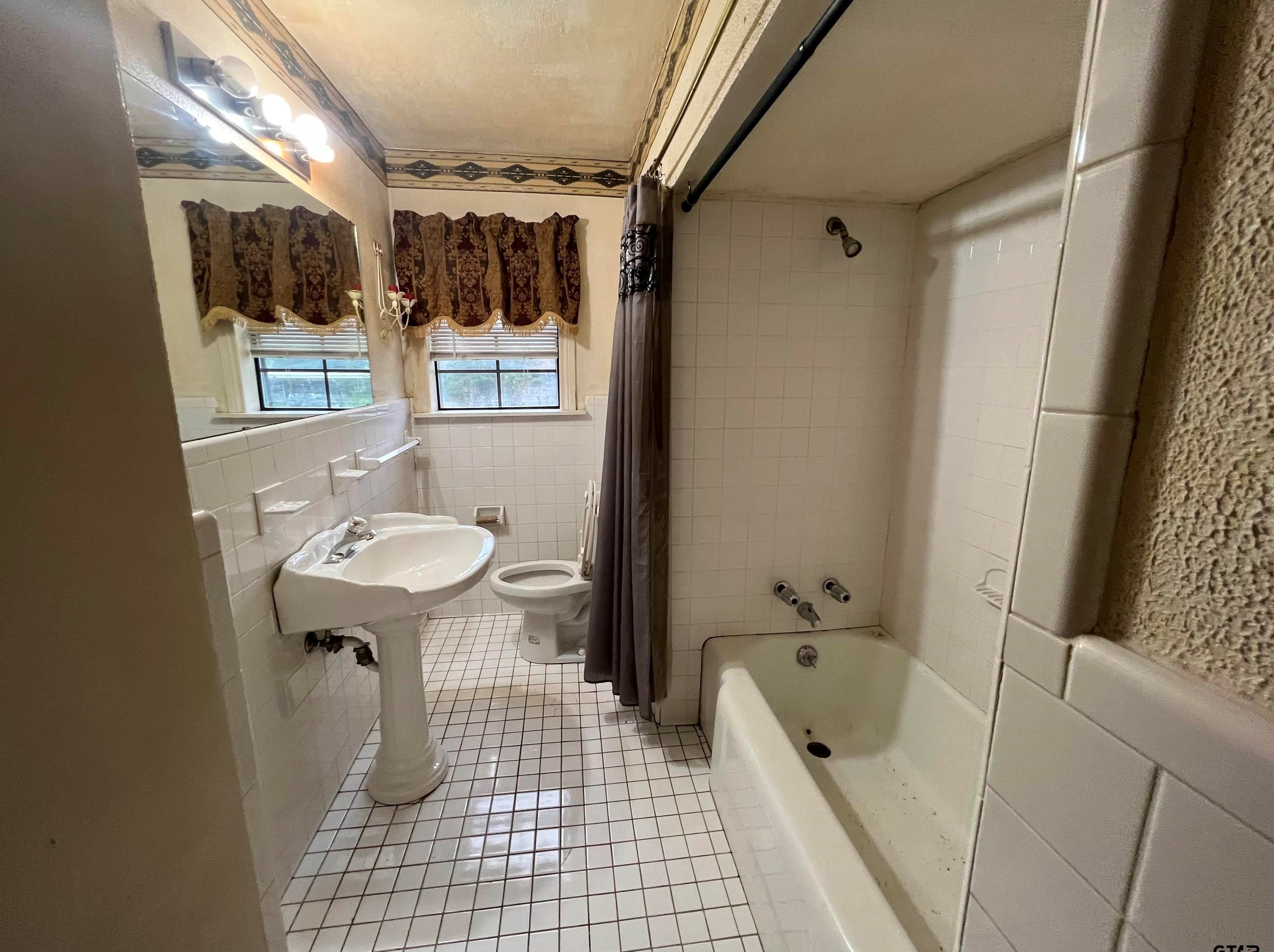 2905 Wilhurt Ave, Dallas TX 75216-6515 exterior