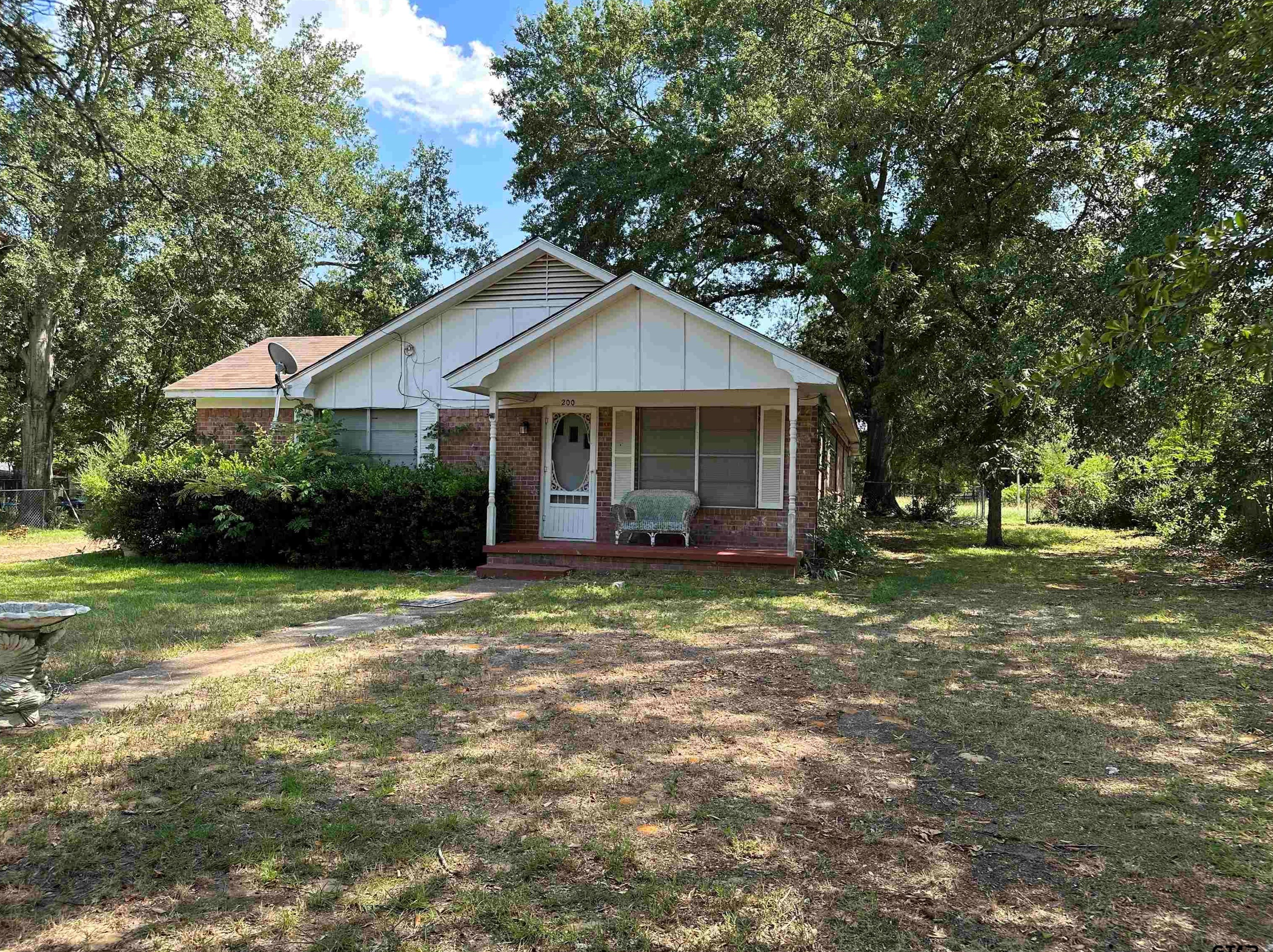 200 Elizabeth St, Arp, TX 75750-1100