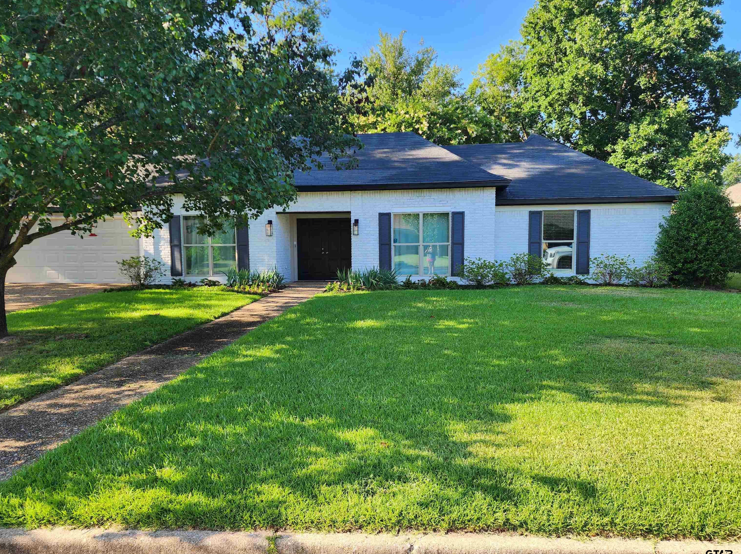 612 Meadow Creek Dr, Tyler, TX 75703-3568