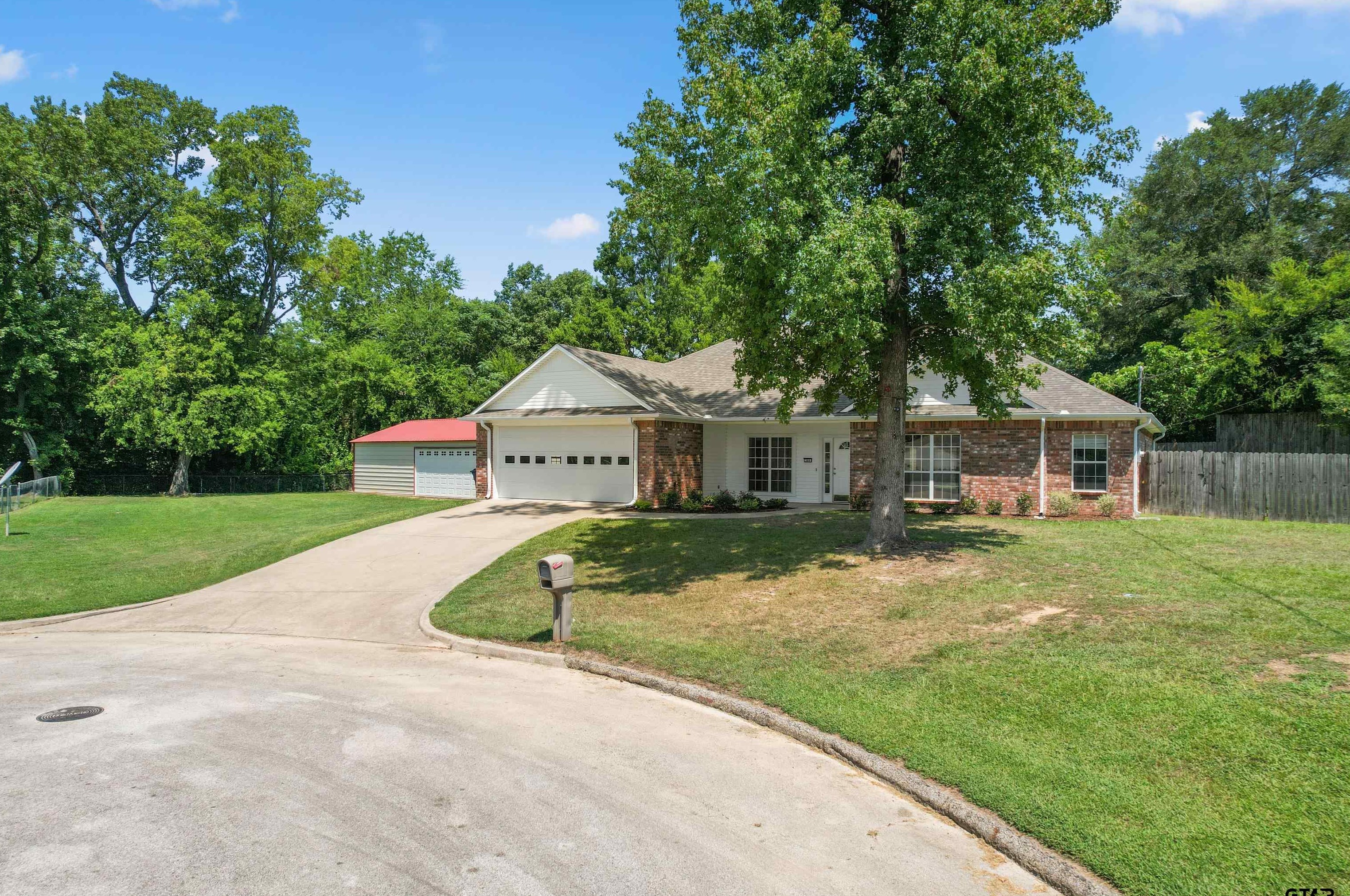 589 Briarwood Dr, Gladewater, TX 75647-2569
