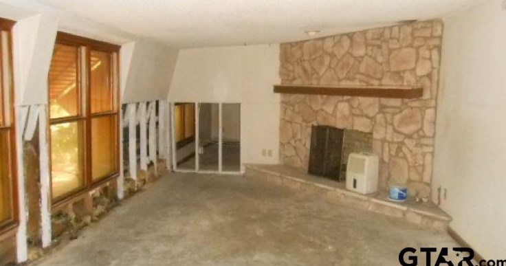 1219 Horseshoe Dr, Hide A Way, TX 75771-5109