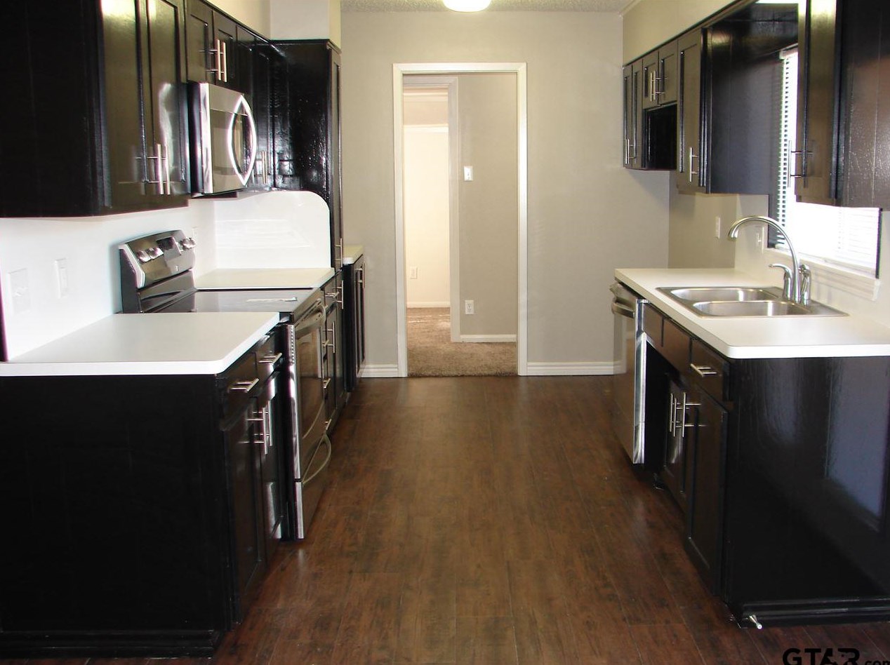 423 Top Hill Dr, Tyler TX  75703-3678 exterior