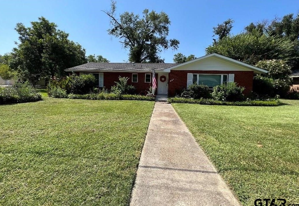 421 W Buchanan, West Mineola, TX 75773