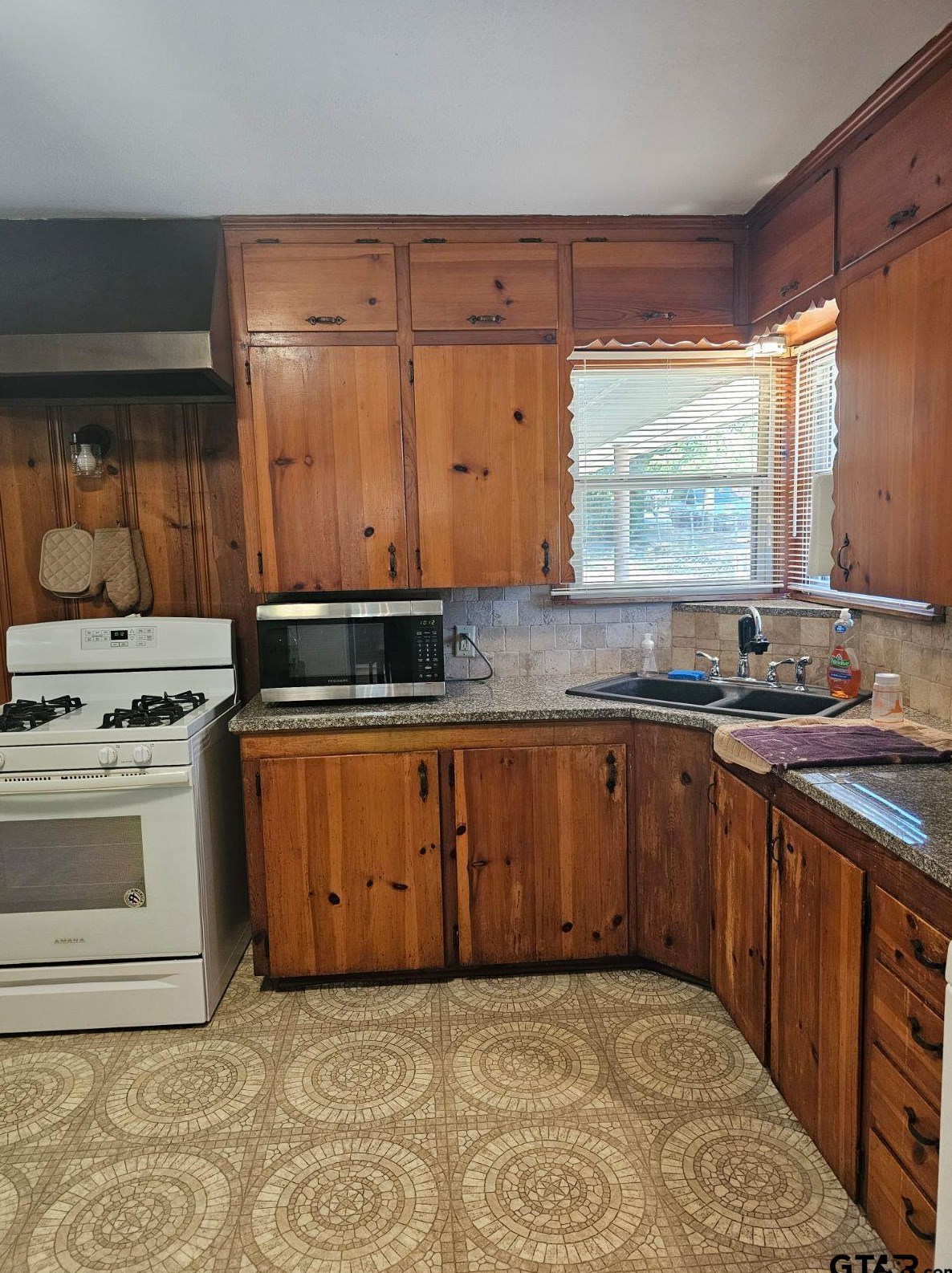 1703 Mahon Ave, Tyler, TX 75701-4539