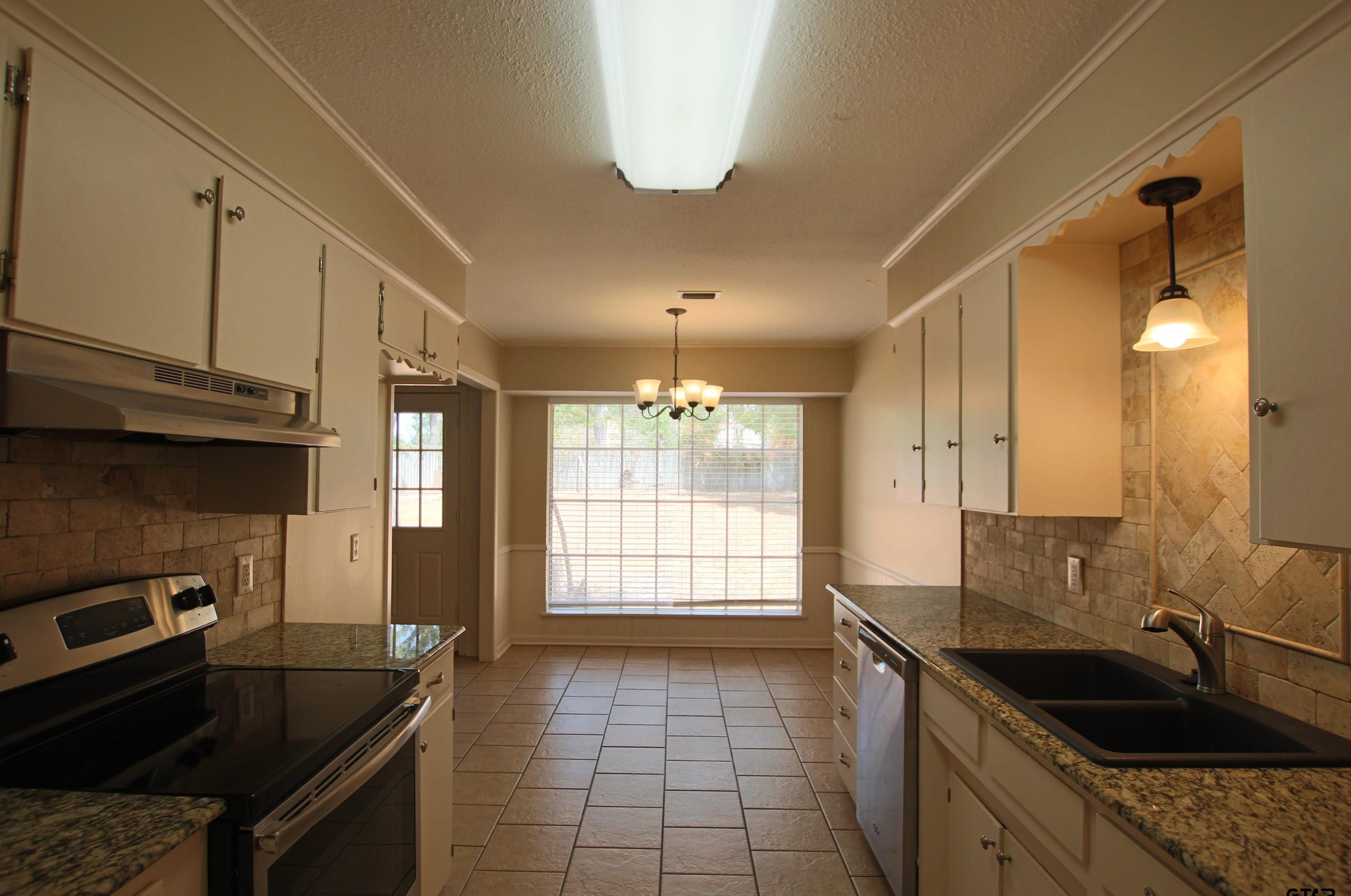 316 Clemson Dr, Tyler TX  75703-4711 exterior