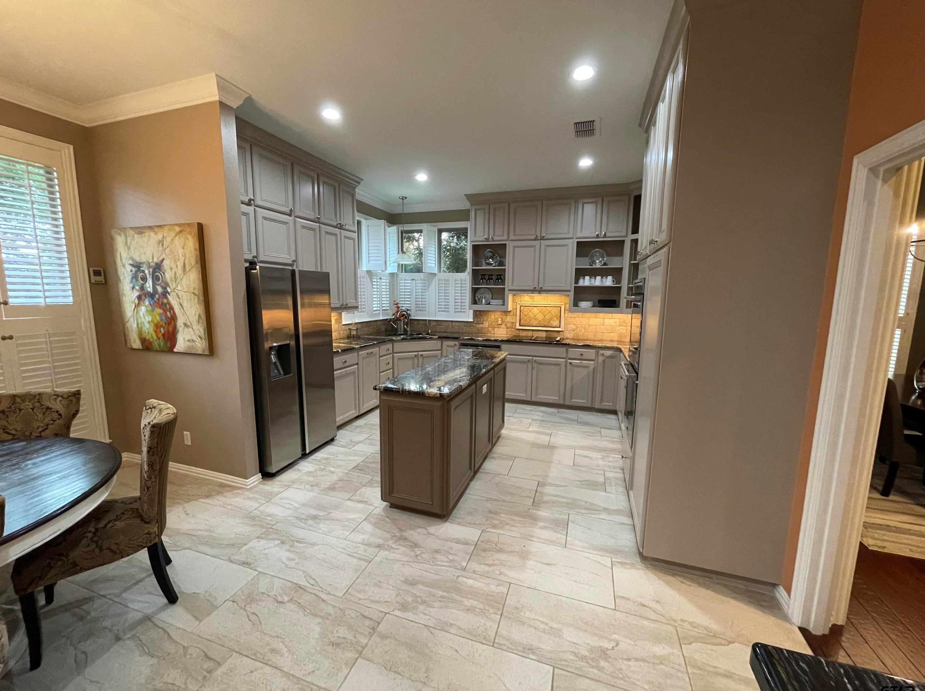 5905 Churchill Dr, Tyler TX  75703-4568 exterior