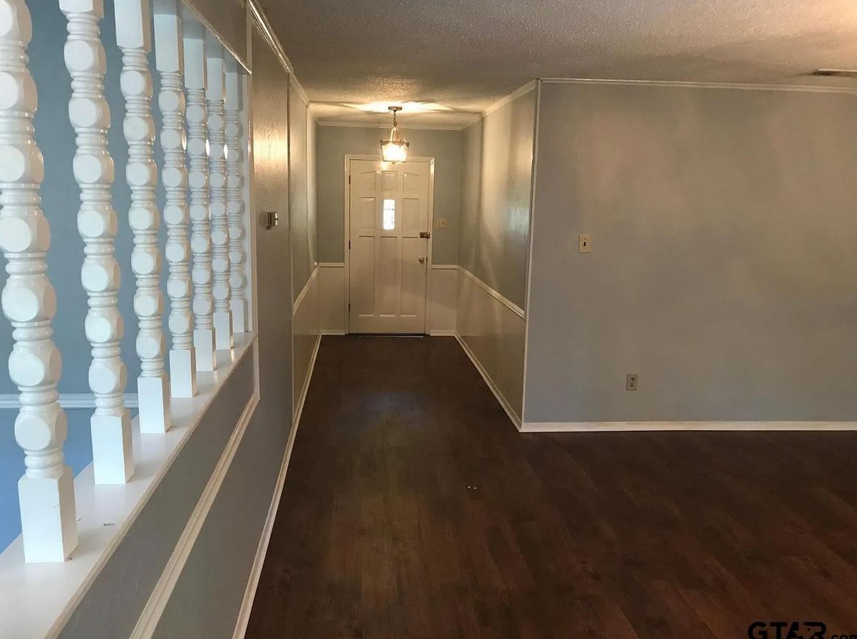 910 Coushatta Trl, Longview, TX 75605-5706