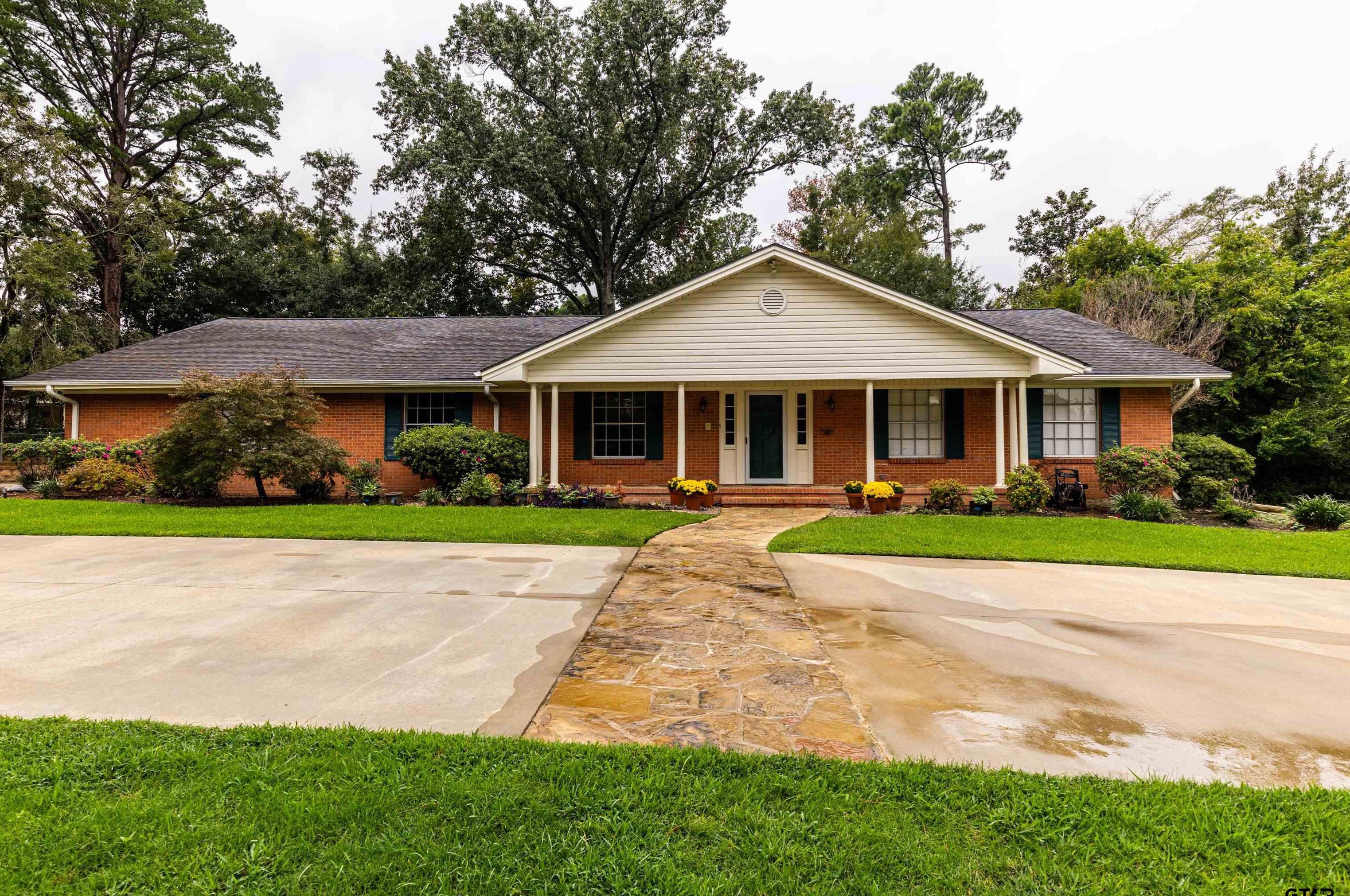 30 Pegues Pl, Longview, TX 75601-4681