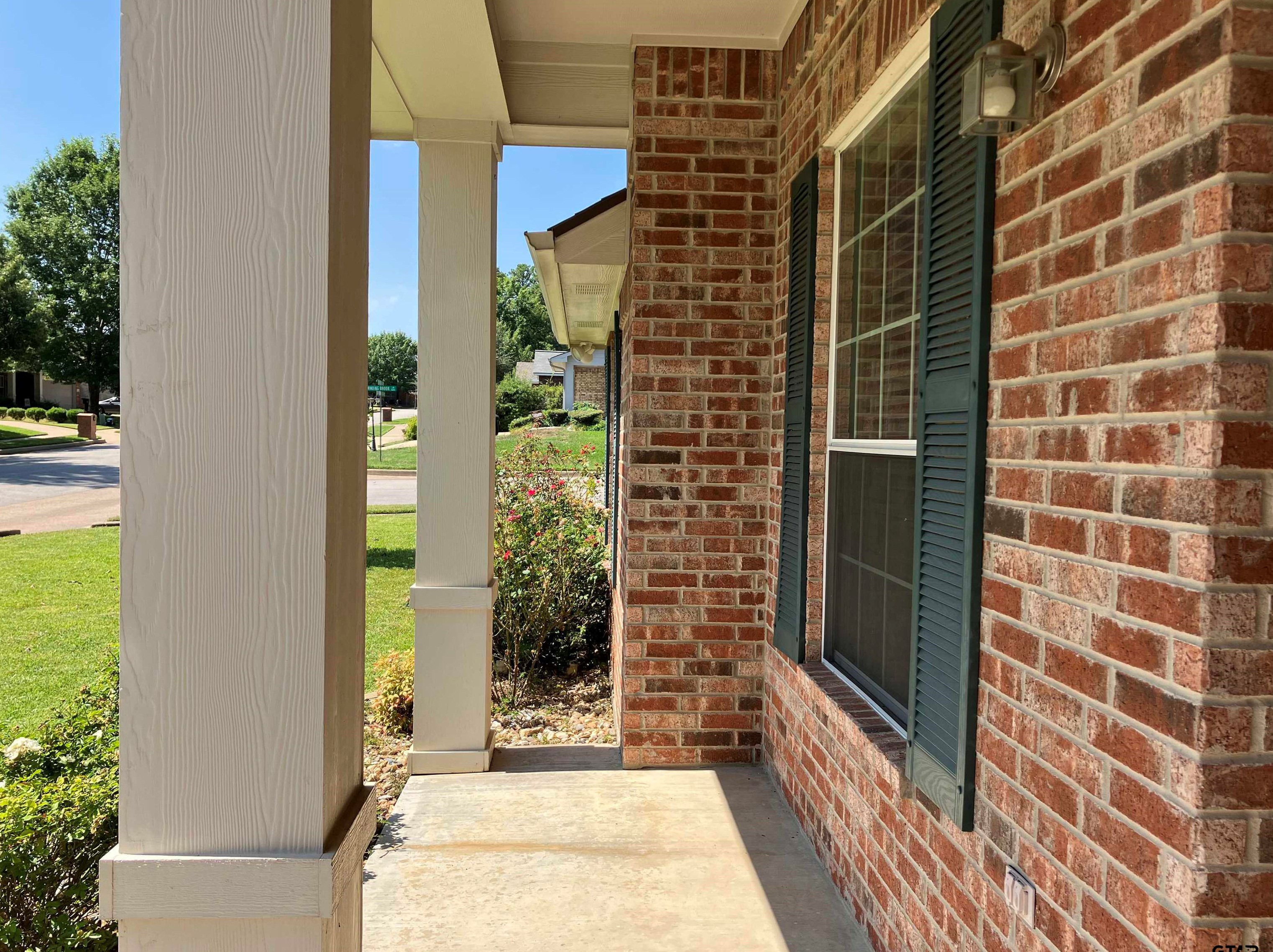 9202 Stonebank Xing, Tyler TX  75703-0830 exterior