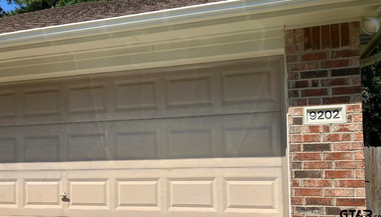 9202 Stonebank Xing, Tyler TX  75703-0830 exterior