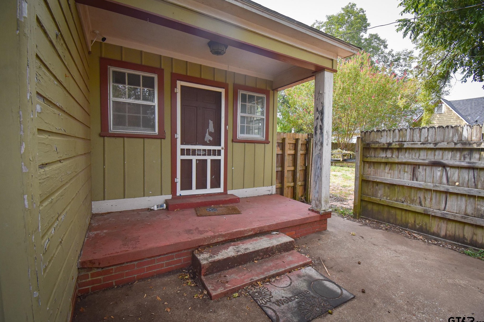 408 Woodlawn St, Henderson TX  75652-6044 exterior