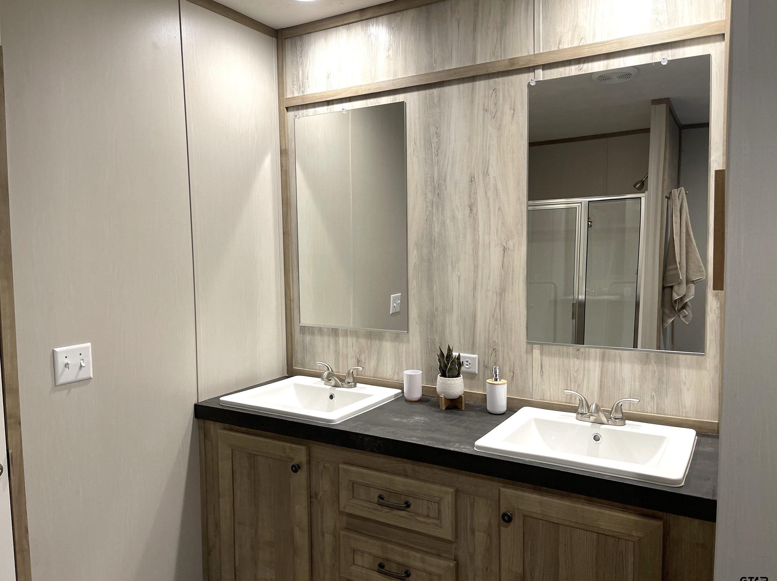 2370 Blocker Rd, Marshall TX 75672-3720 exterior