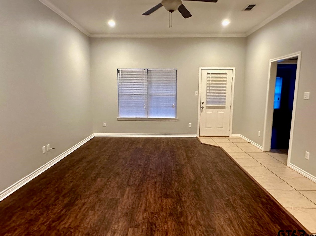 8349 Garrett Dr, Tyler, TX 75703
