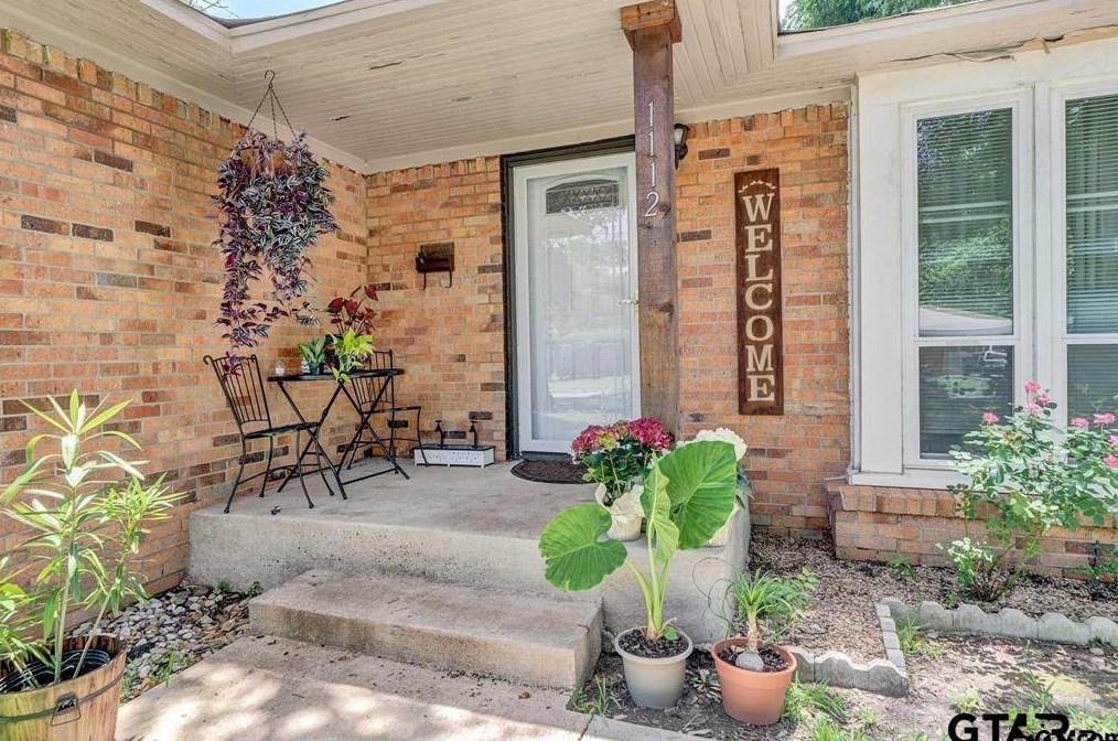1112 N Azalea Dr, Tyler, TX 75701