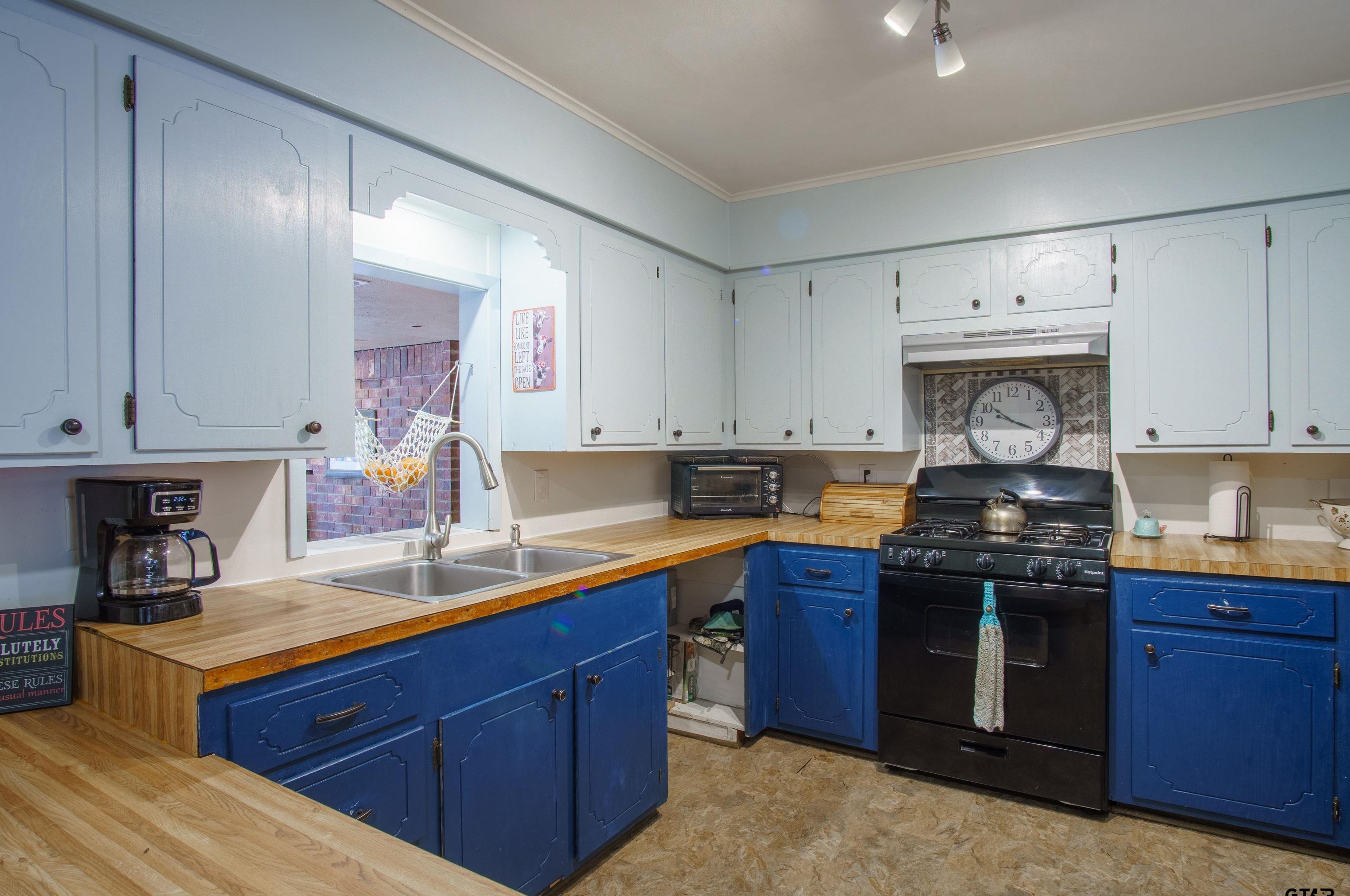 200 Frances St, West Mineola, TX 75773