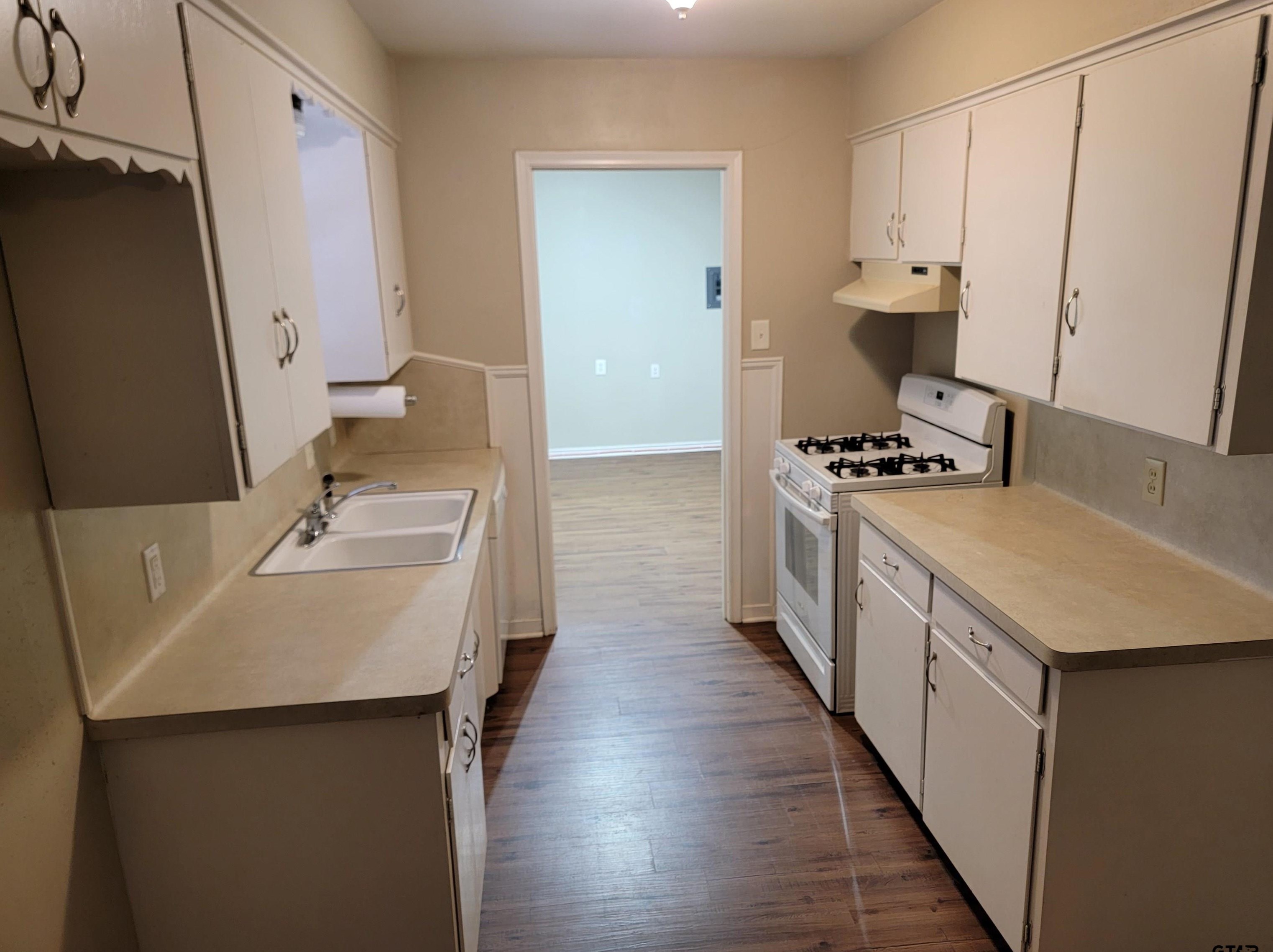 8125 Karen Dr, Tyler, TX 75703