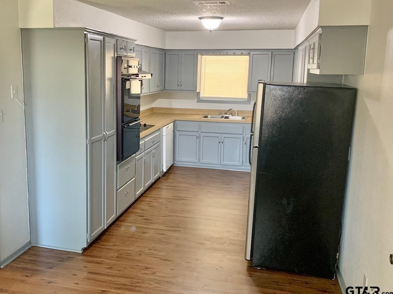 405 Cypress Cir, Tyler TX  75703-5011 exterior