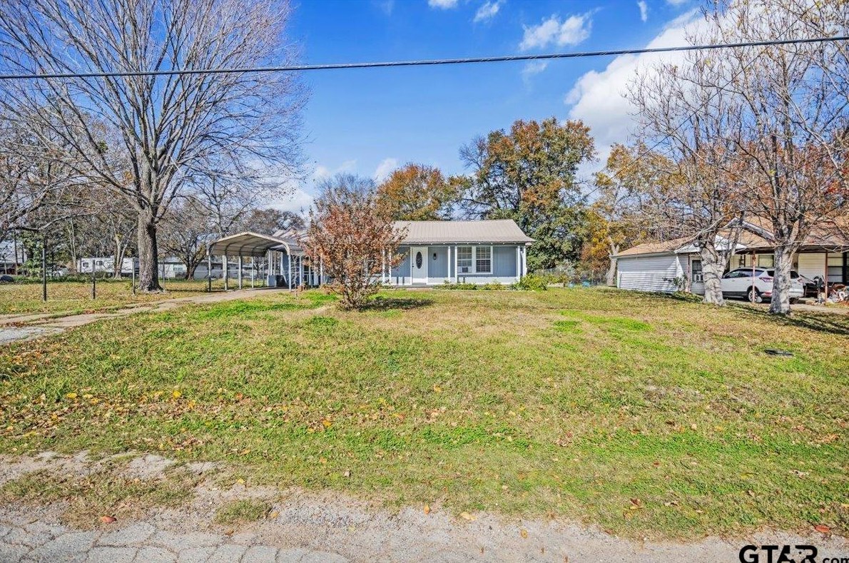 510 E Dewey St, Log Cabin, TX 75148
