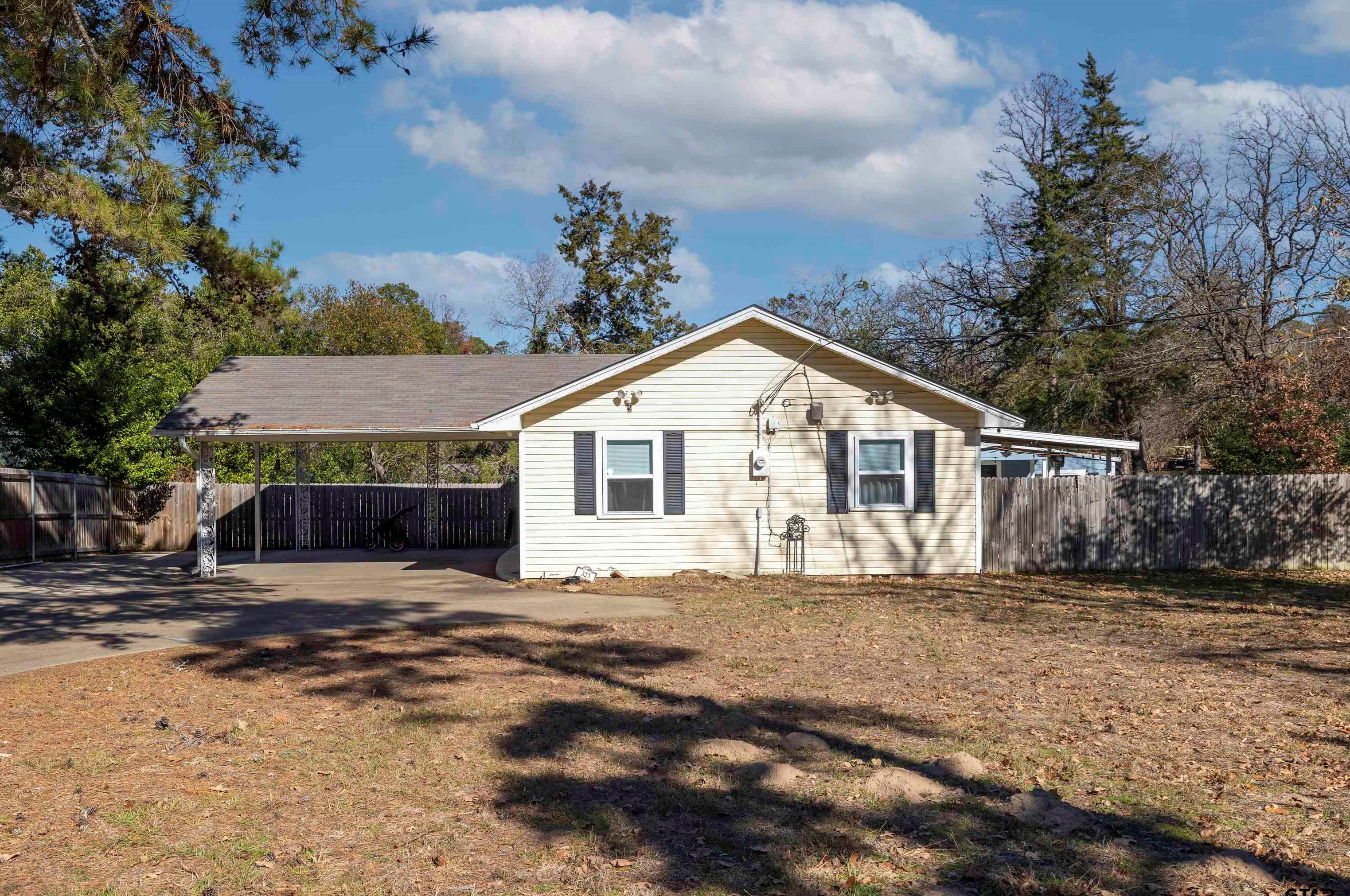 323 Rustic Rd, Hide A Way, TX 75771-5225