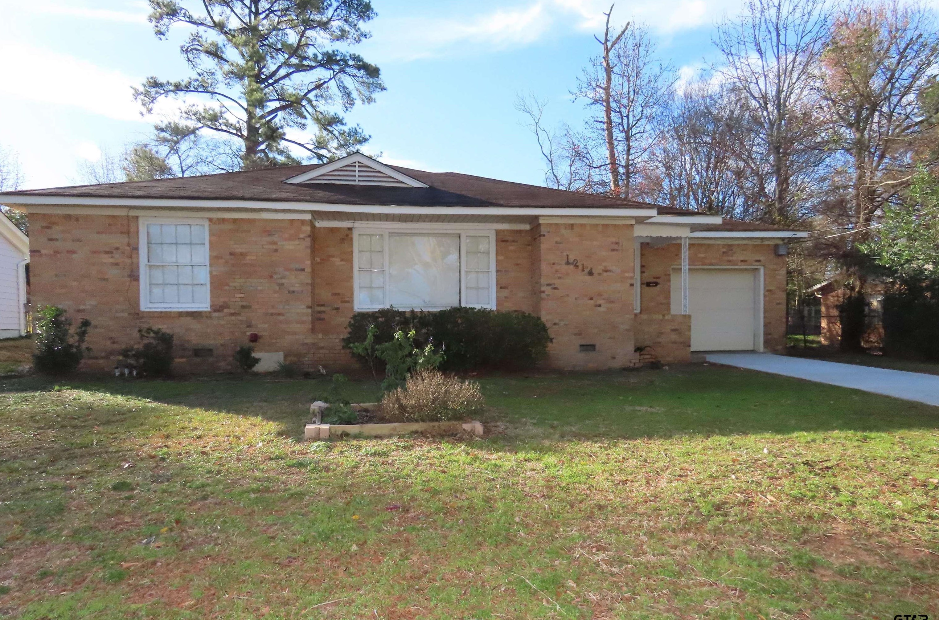 1214 S Azalea Dr, Tyler, TX 75701