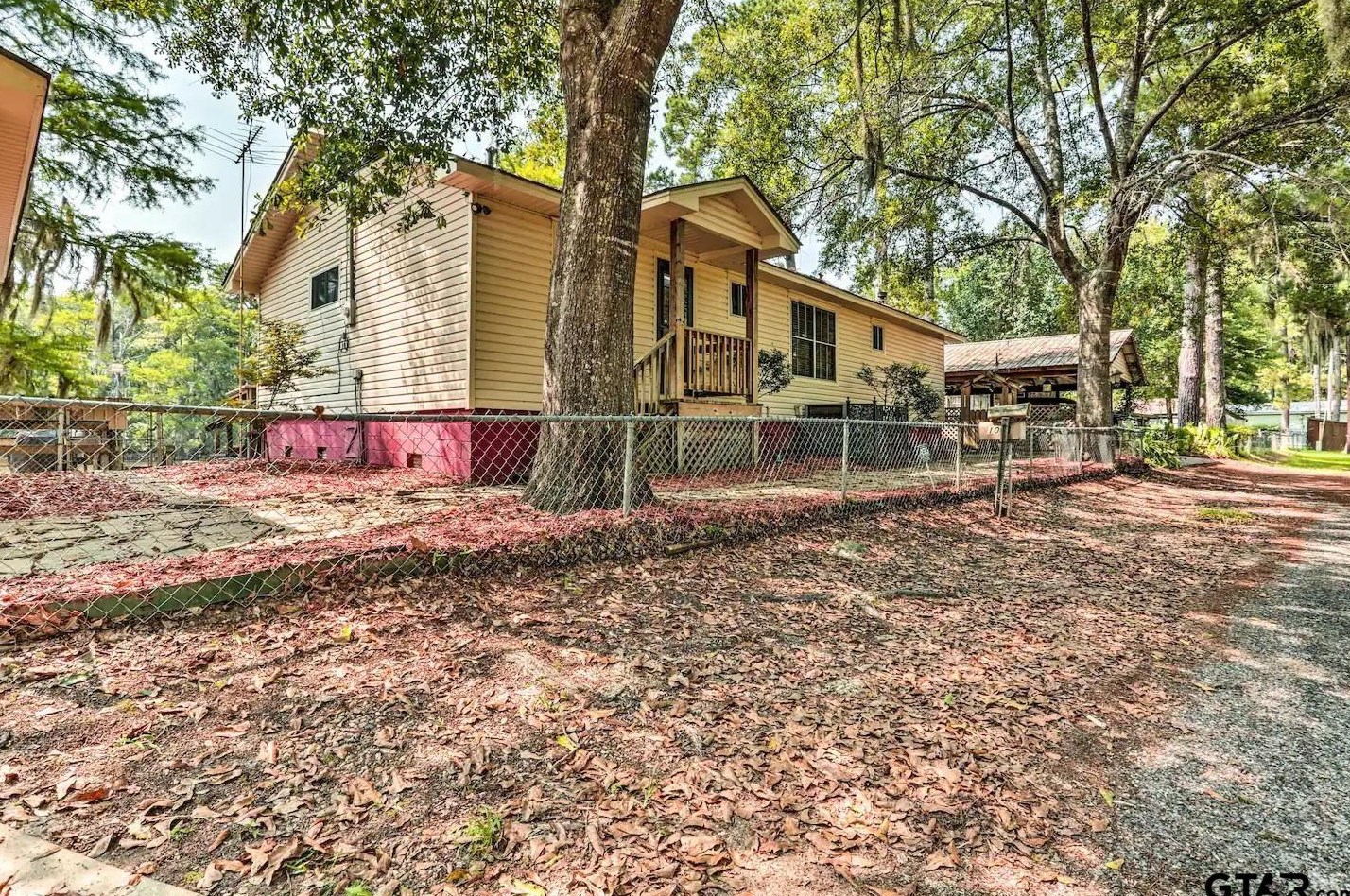 1037 Pine Island Rd, Karnack, TX 75661-1879