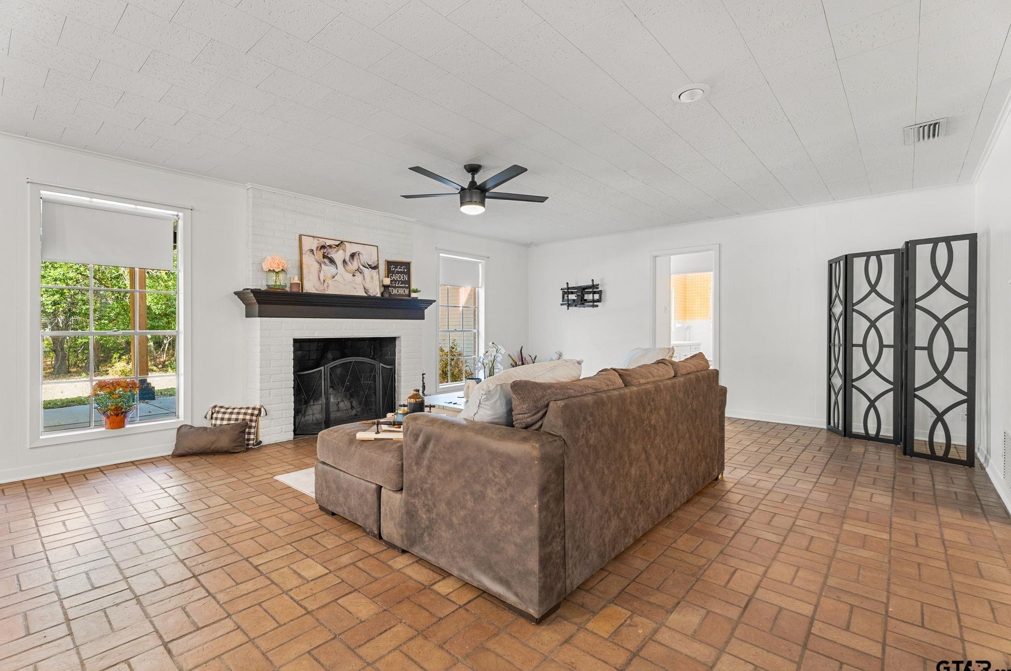 909 Trenton Dr, Tyler TX  75703-1142 exterior