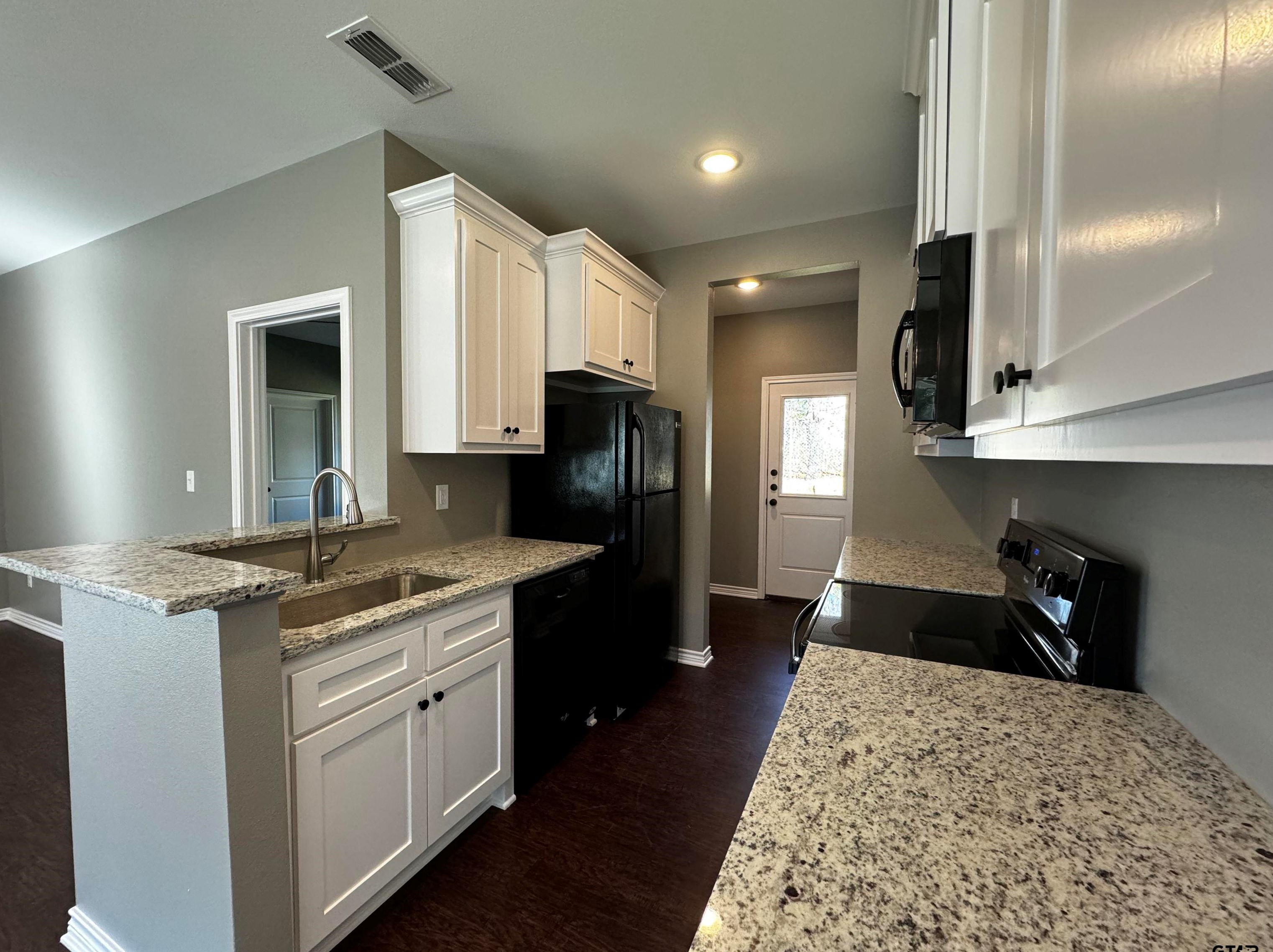 958 Marshall St, Henderson TX  75654-3550 exterior