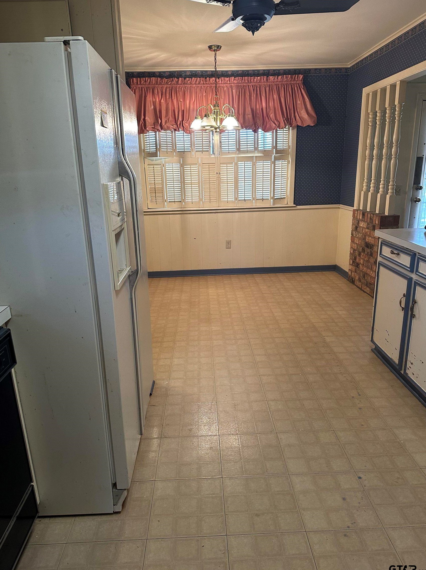 207 Lovers Ln, Log Cabin, TX 75148