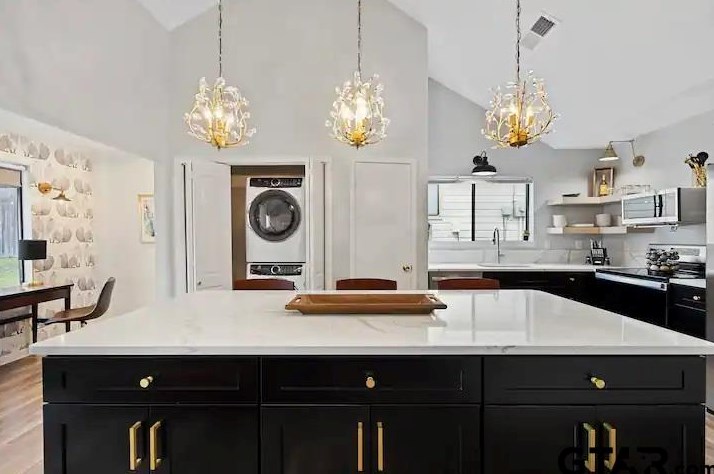 1745 Eaglewood Dr, Tyler TX  75703-6209 exterior