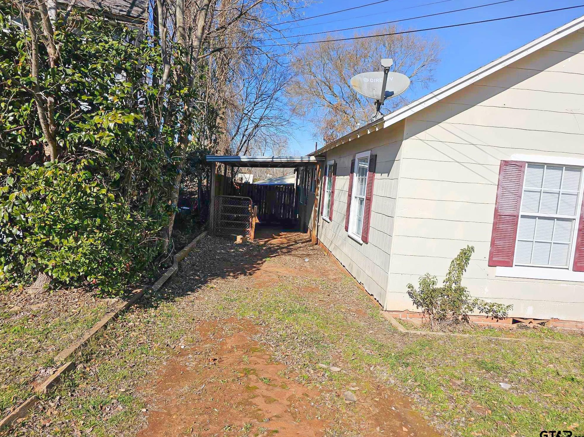 513 W Debard, Palestine, TX 75801