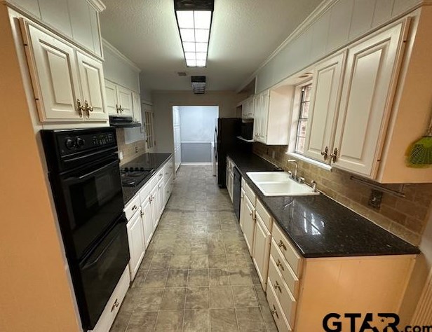 300 Robert E Lee Dr, Tyler TX  75703-4605 exterior