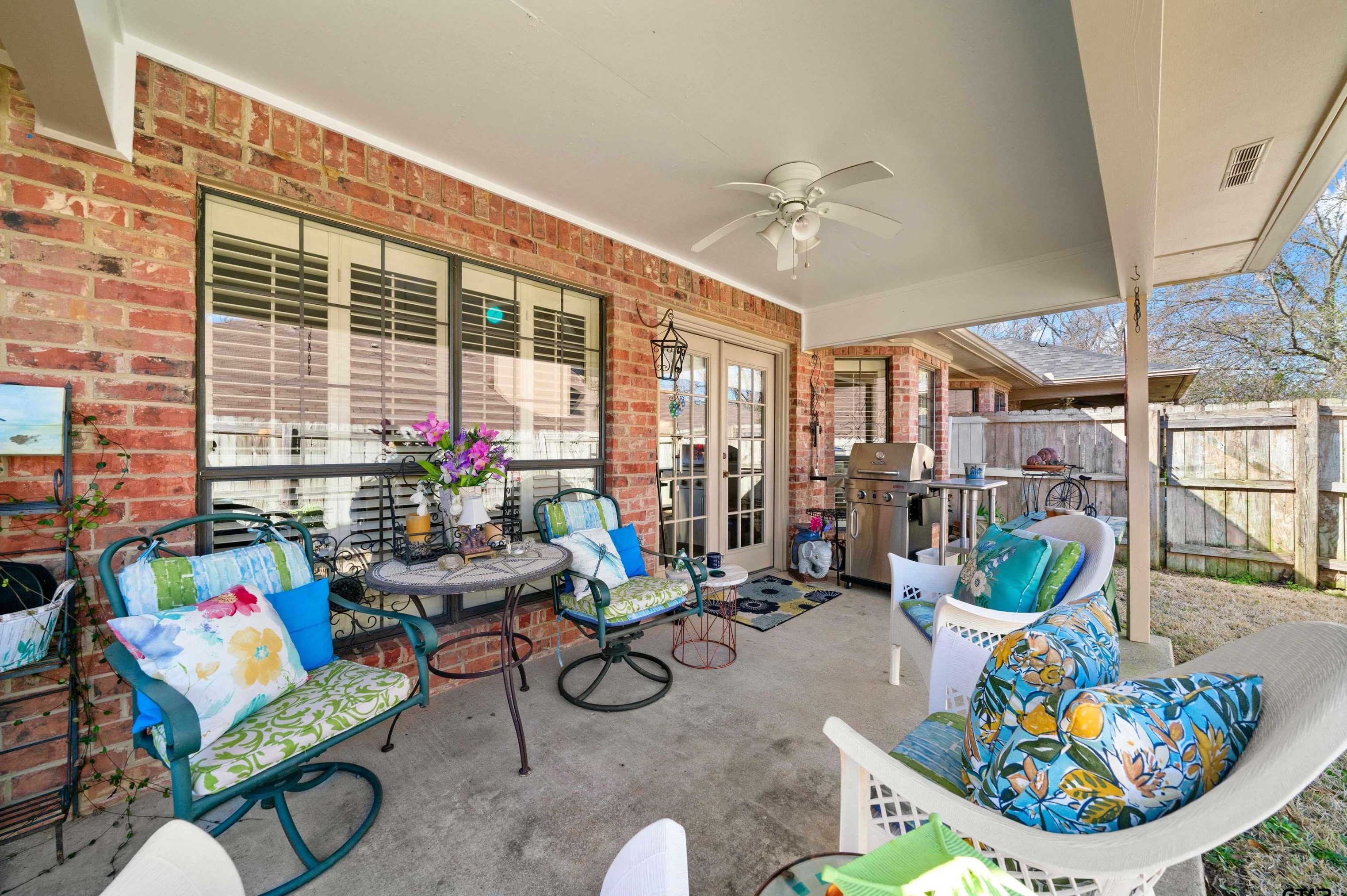 417 Amberwood Cir, Tyler, TX 75701-7029