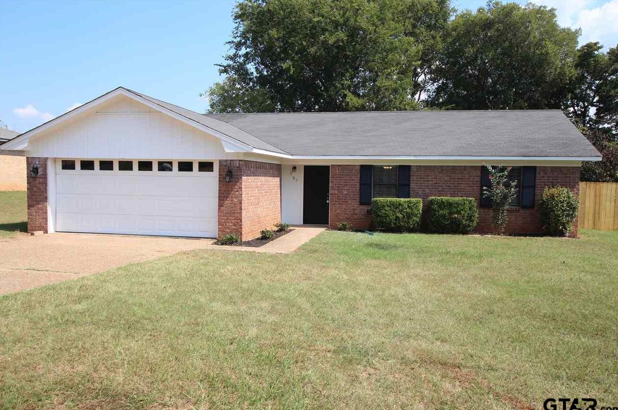 907 Christopher St, Whitehouse, TX 75791