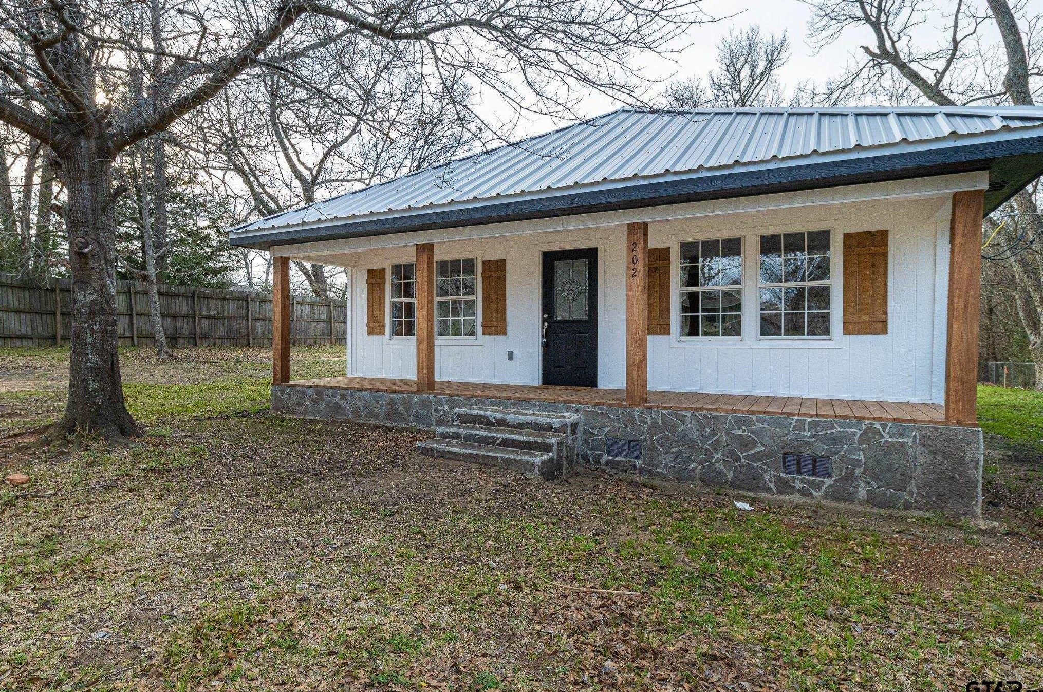 202 E Magnolia St, Griffin, TX 75789