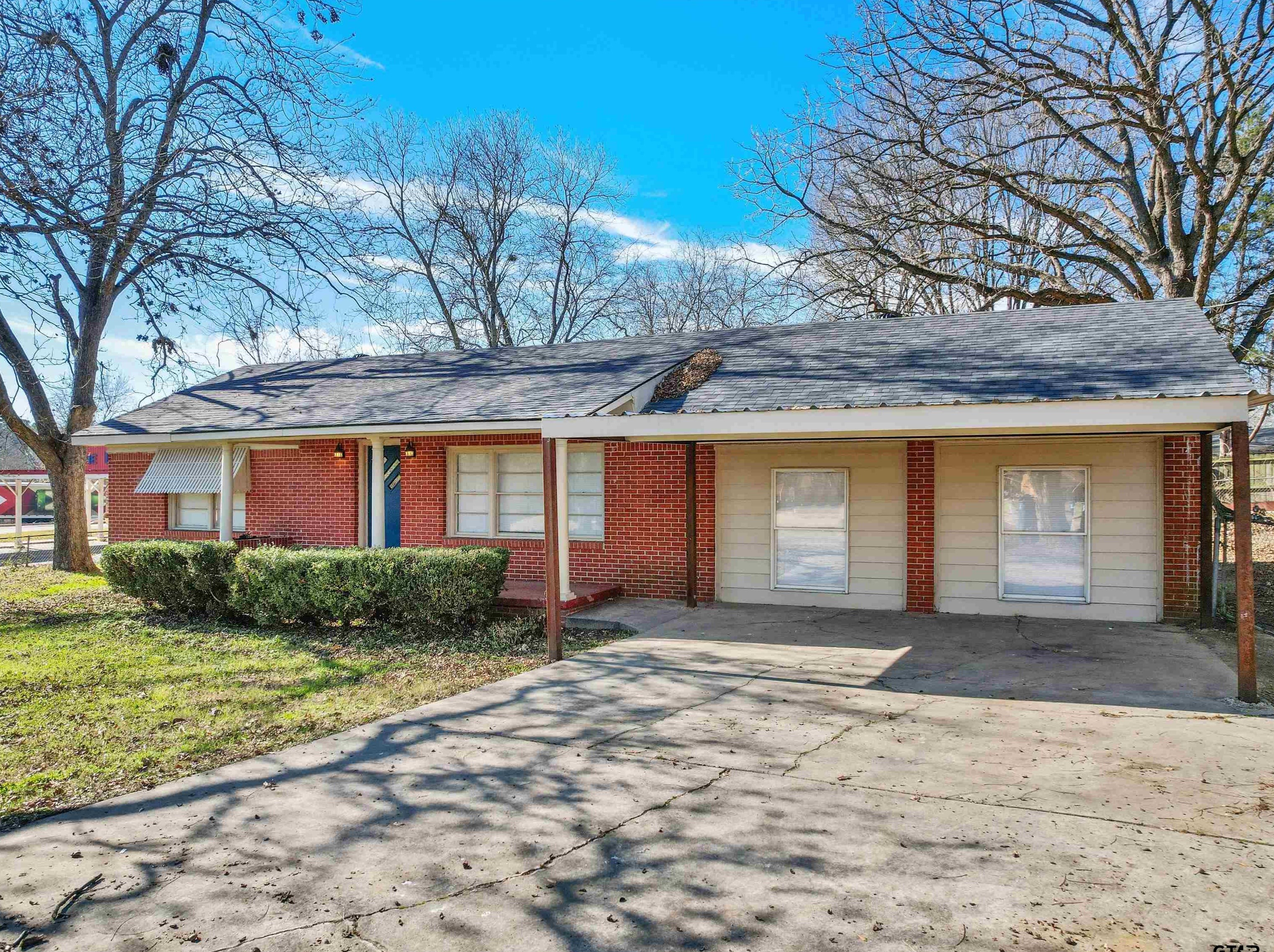 611 N Main St, Gladewater, TX 75647