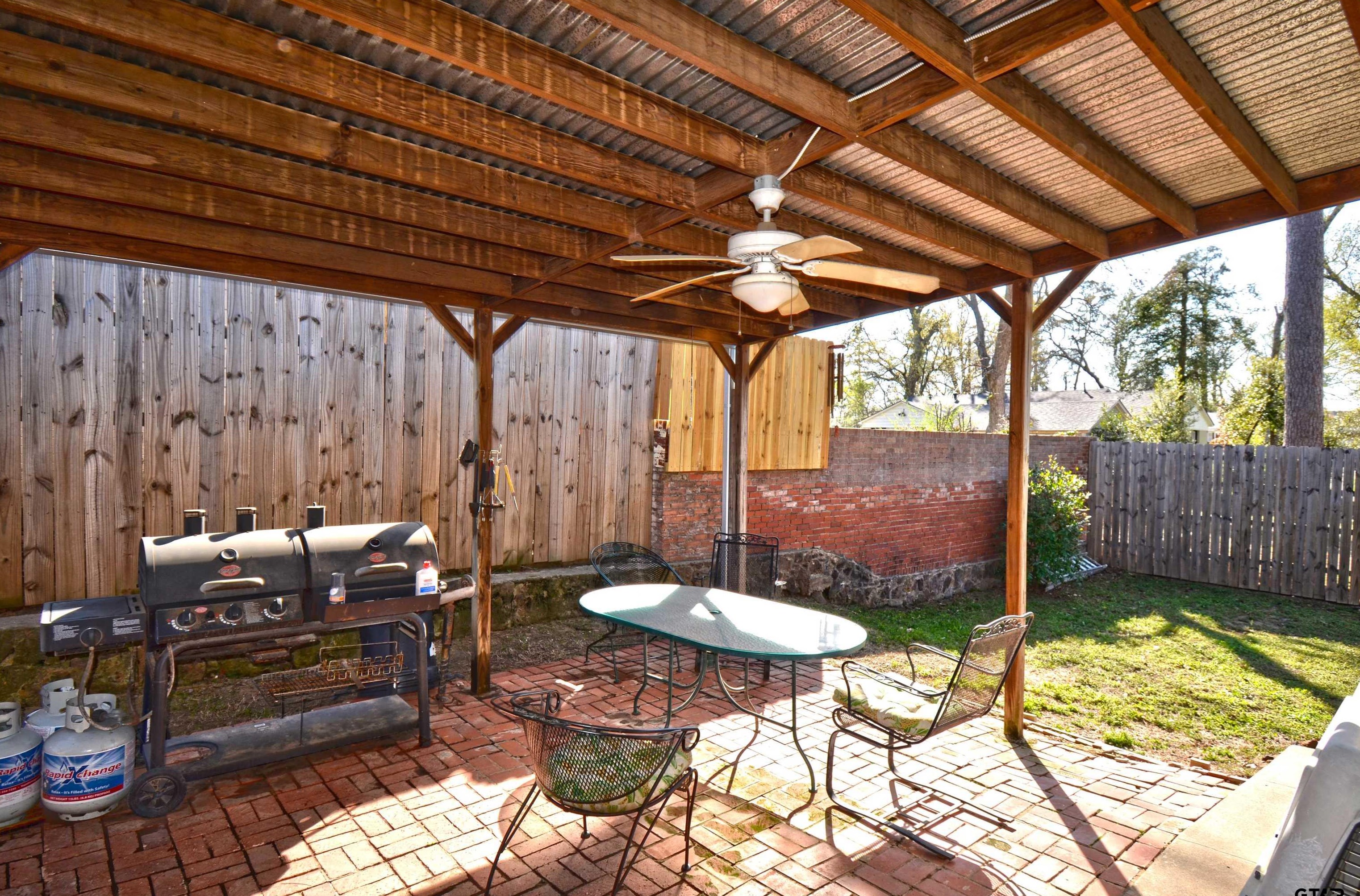 2803 Bain Pl, Tyler TX  75701-8017 exterior