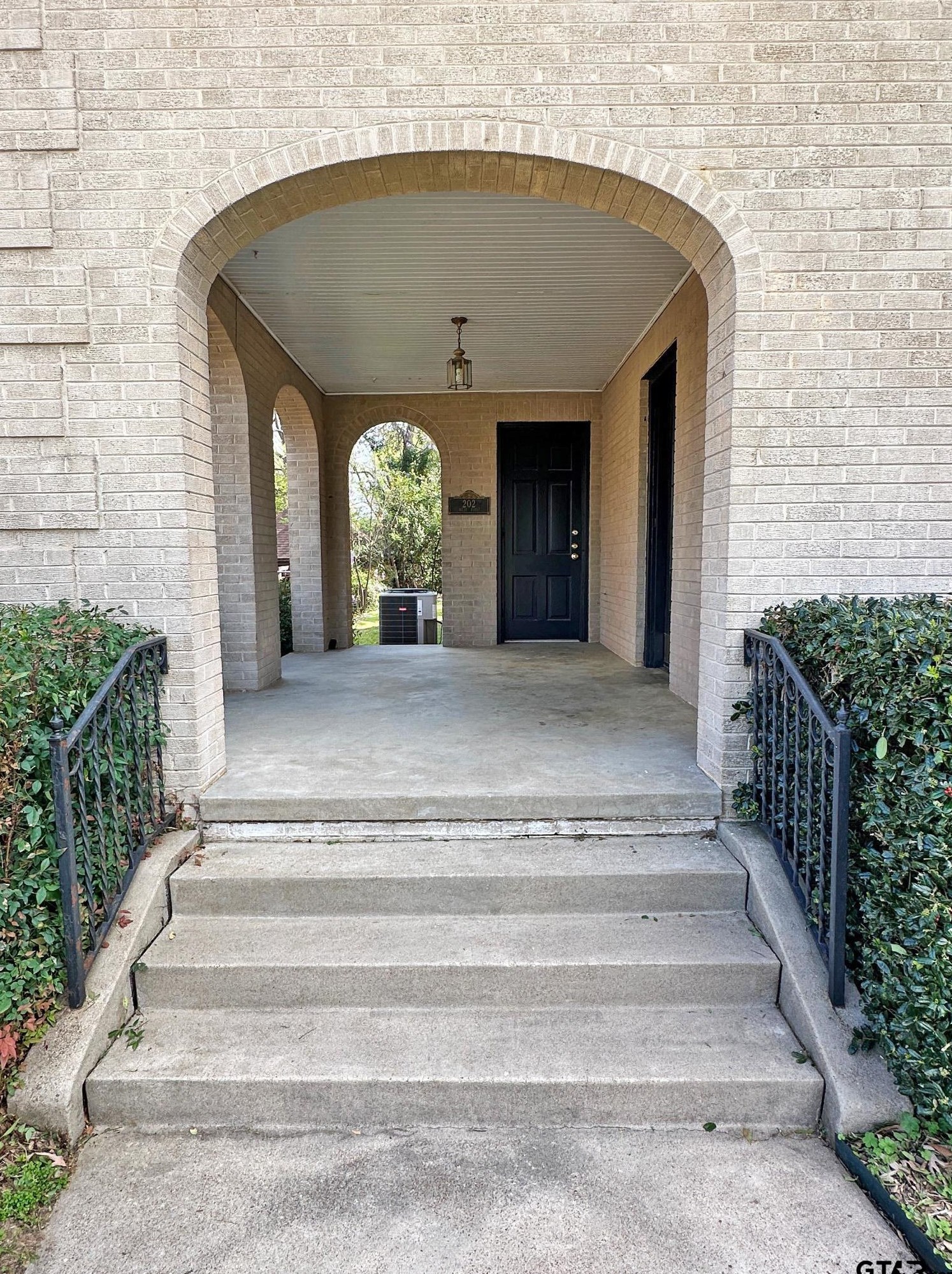 204 1st St, Tyler, TX 75701-3032