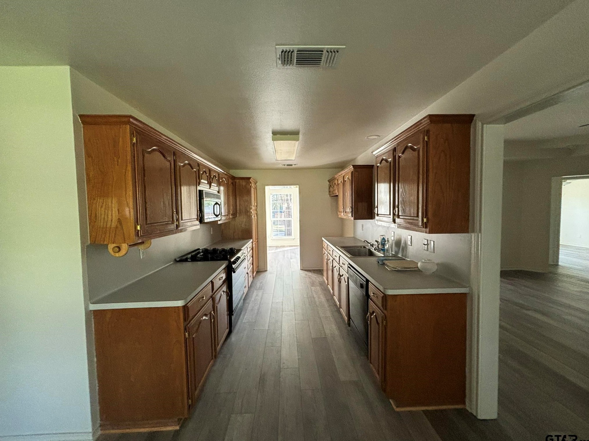 102 Mockingbird Ln, Faker, TX 75686-1912