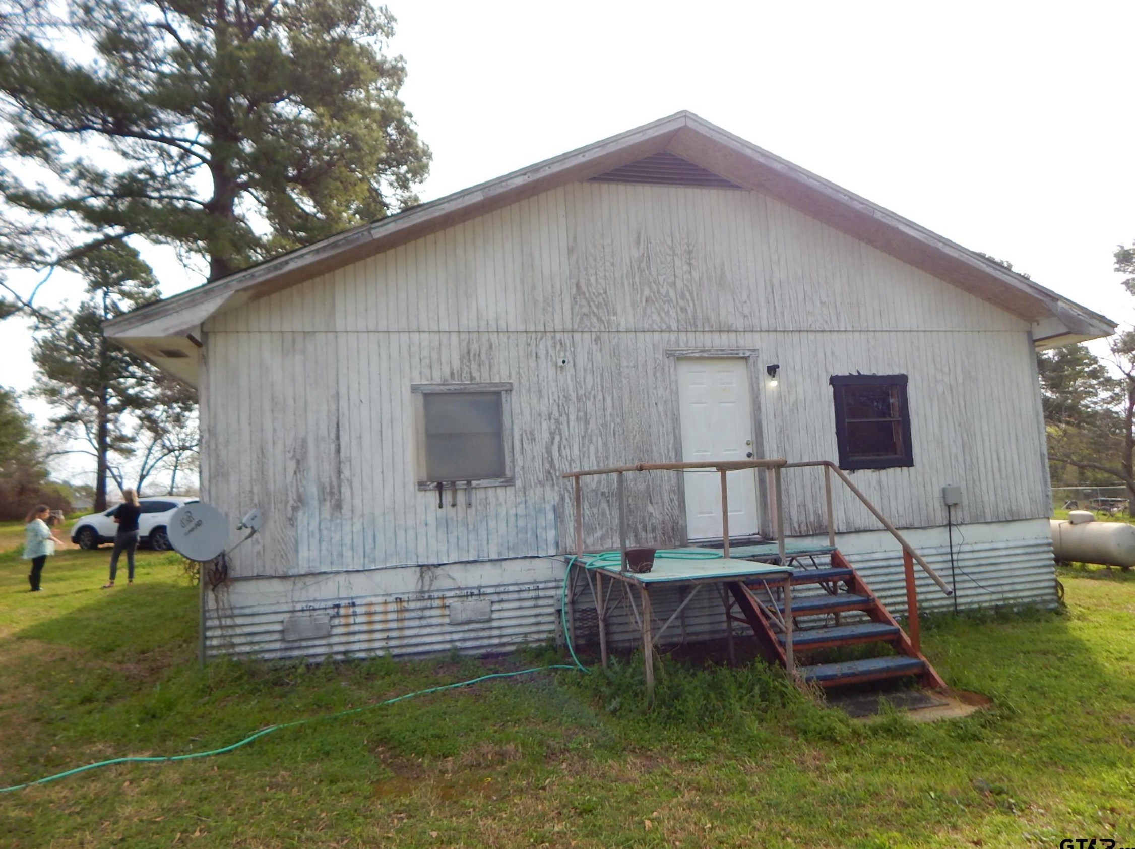 249 Woodpecker Rd, Gladewater, TX 75647
