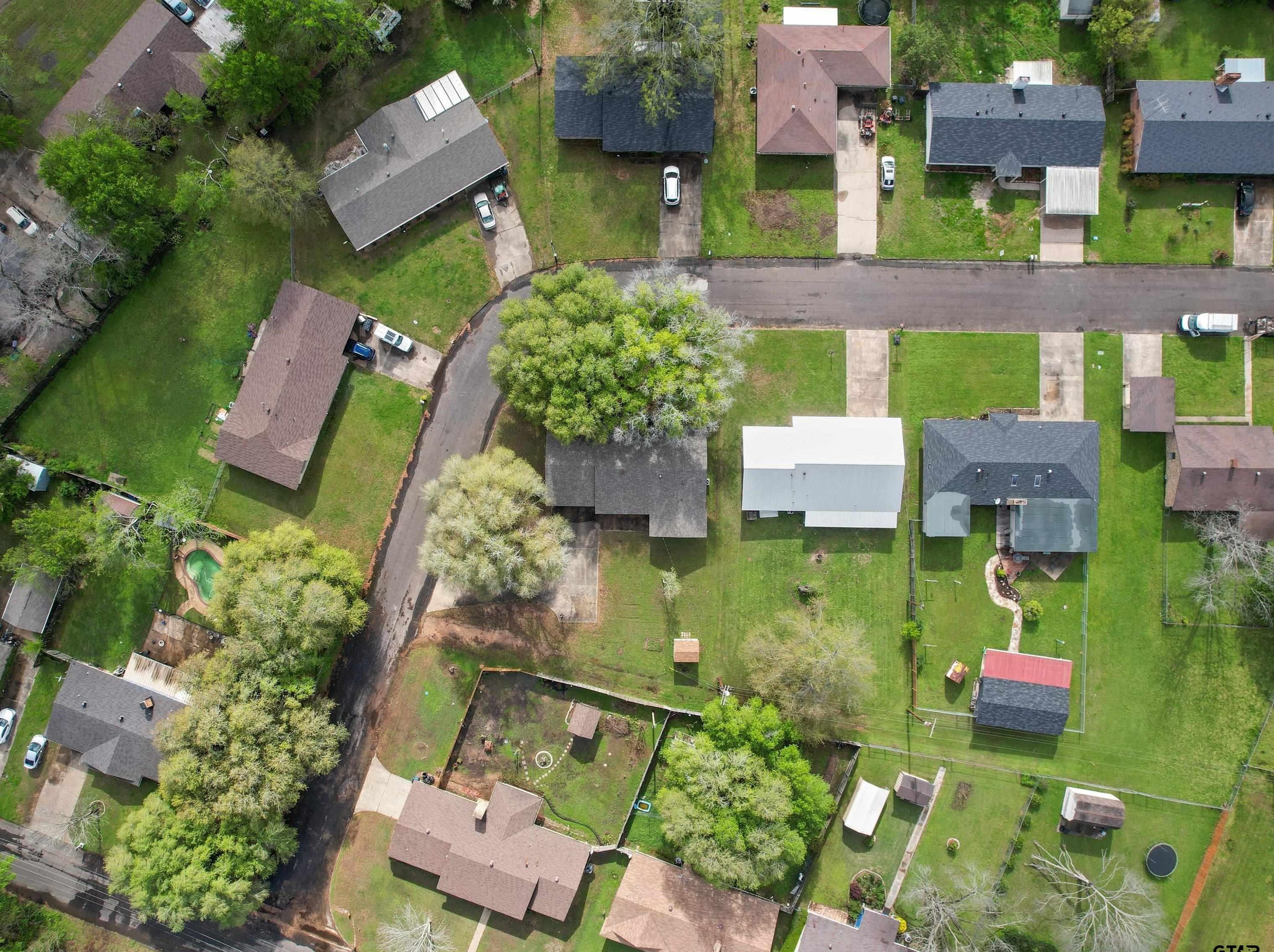 1030 Chevy Chase St, Gladewater, TX 75647-4104