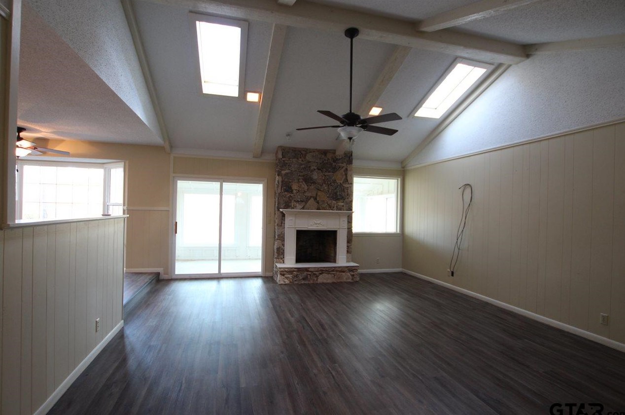 9285 Peninsula Dr, Tyler, TX 75707