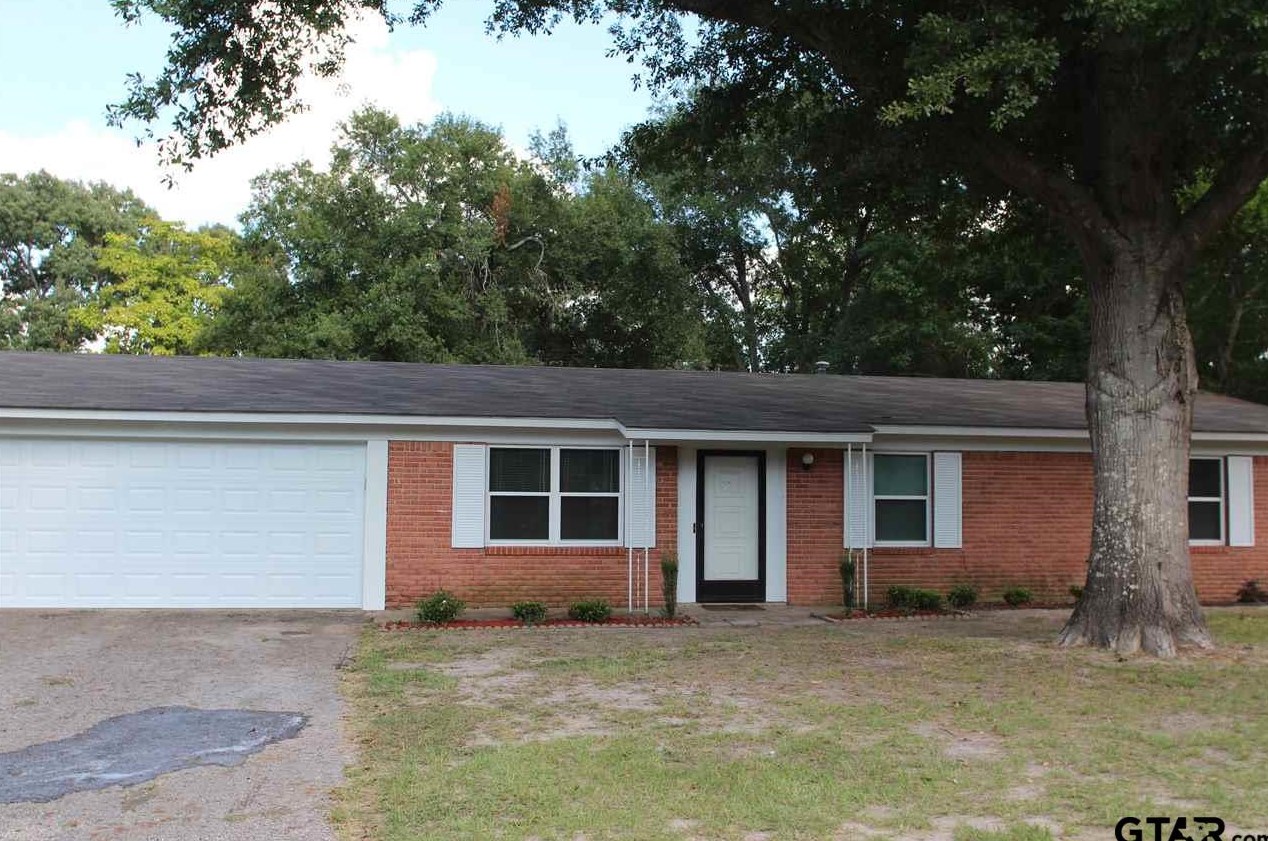 8142 Tina Dr, Tyler, TX 75703-4809
